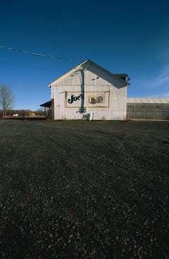 Photo américaine contemporaine de M. K. Yamaoka - Joe's Barn, New York  