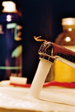 Tap Diver - 21e siècle, Contemporain, Photographie miniature, Impression pigmentaire