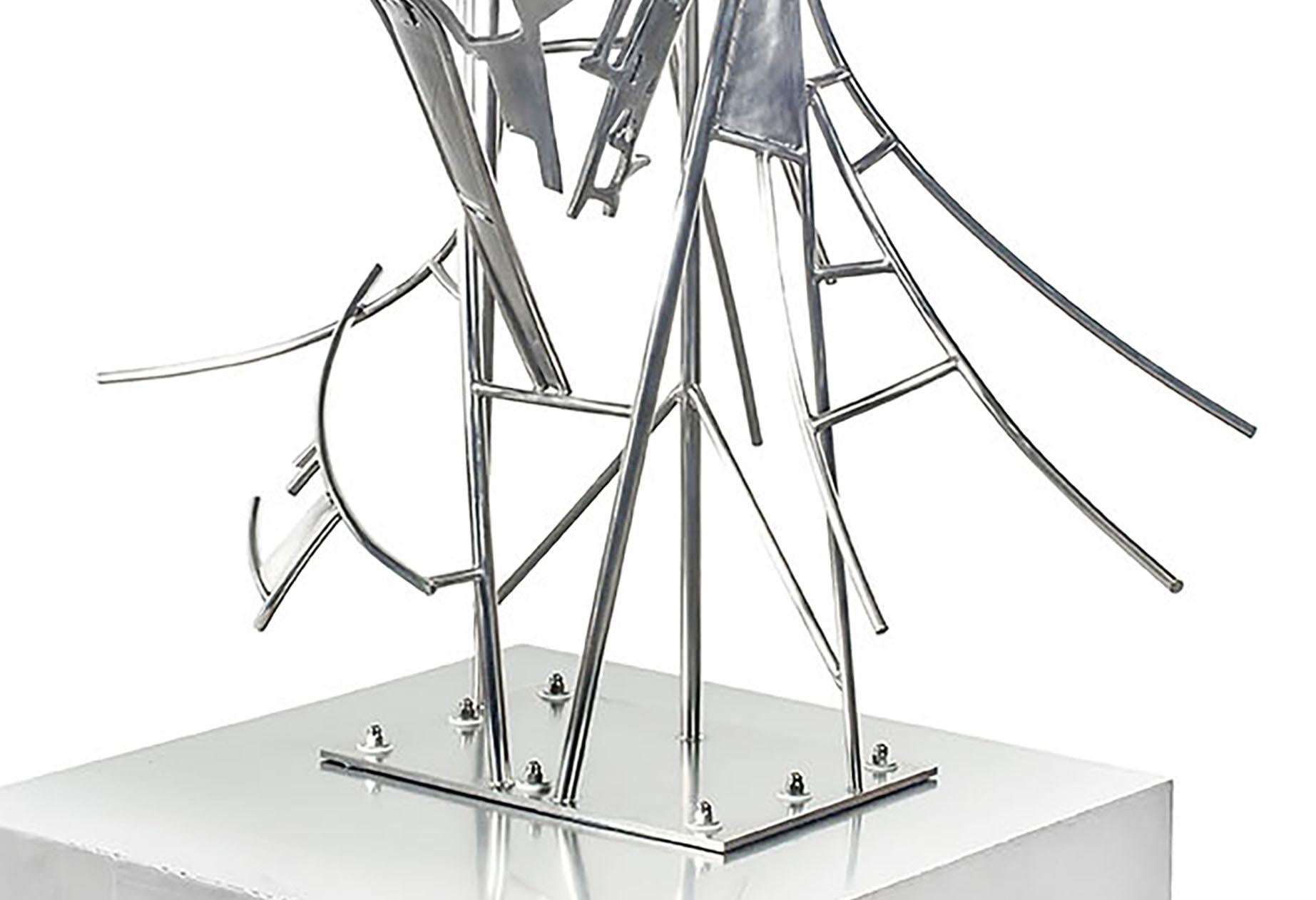 Jordi Díez Fernández graduated from the Universidad Complutense de Madrid with a degree in Fine Art and honours in sculpture. He started his professional career collaborating with other sculptors on a variety of public projects as well as his own