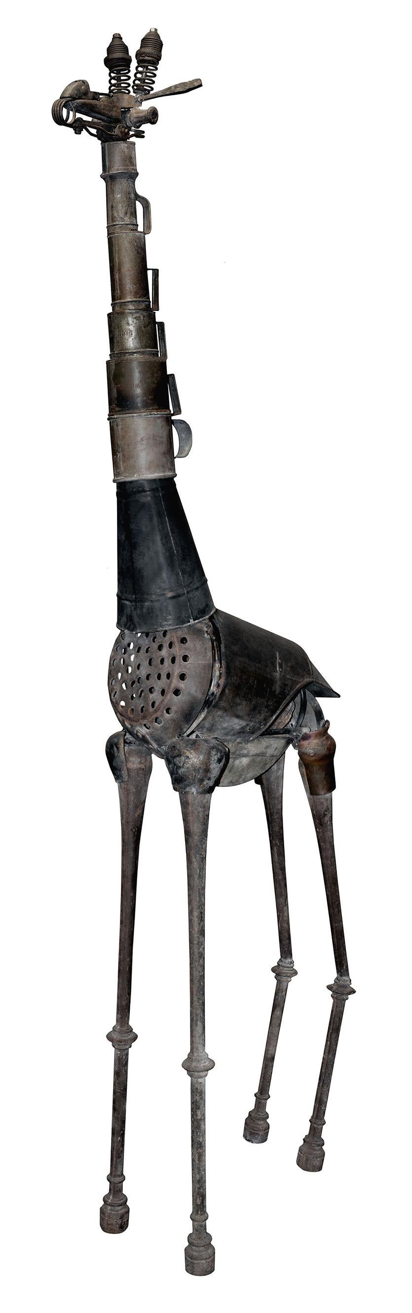 Miquel Aparici Figurative Sculpture – Jirafa – 21. Jahrhundert, Zeitgenössische Skulptur, figürliche, recycelte Objekte