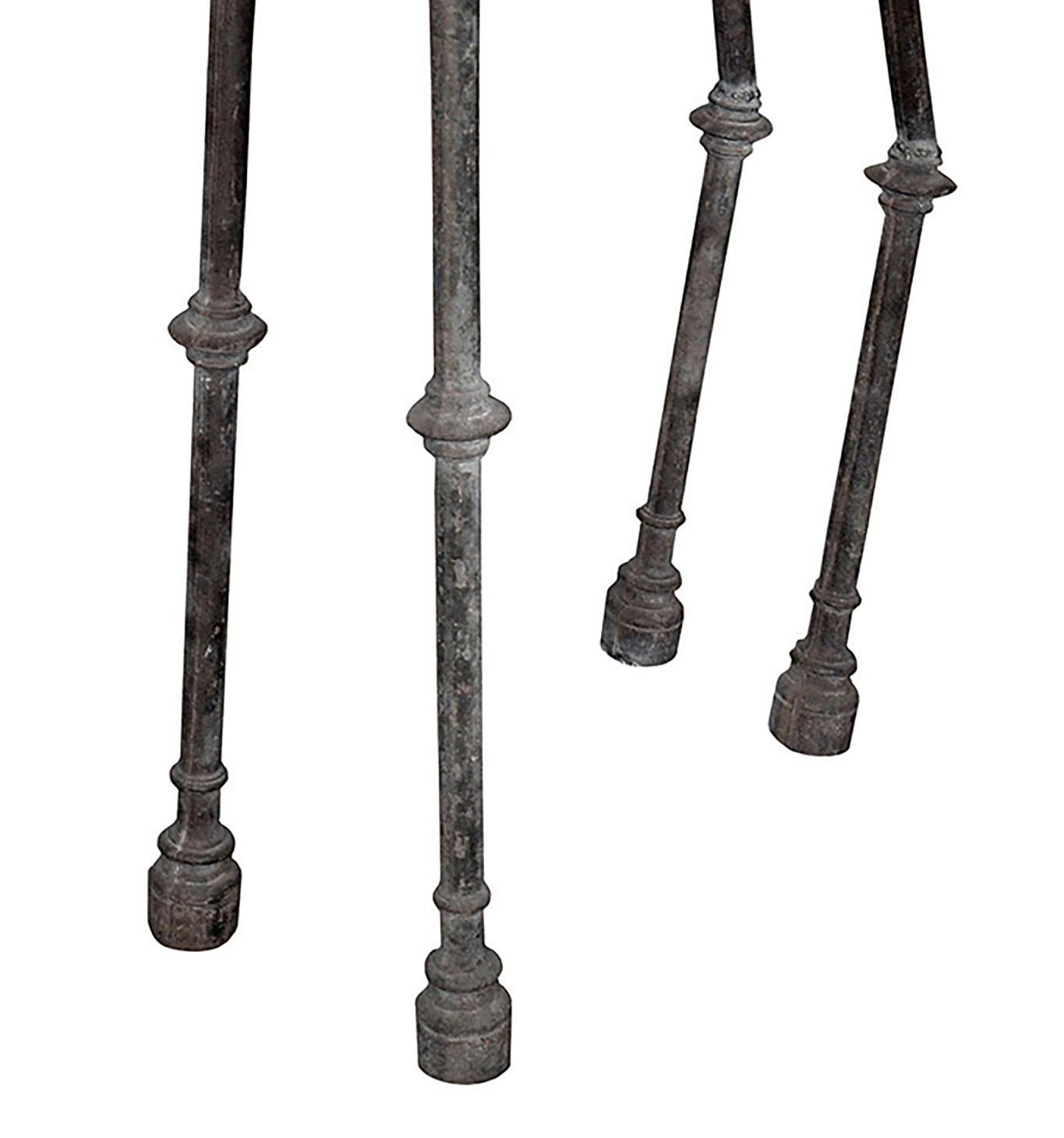 Jirafa – 21. Jahrhundert, Zeitgenössische Skulptur, figürliche, recycelte Objekte im Angebot 2