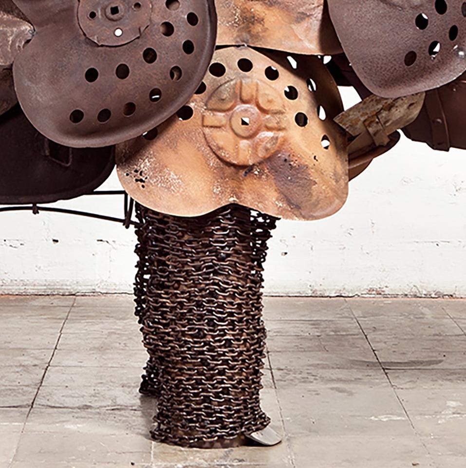 Rinoceronte - 21° secolo, Scultura contemporanea, Figurativa, Oggetti riciclati in vendita 1