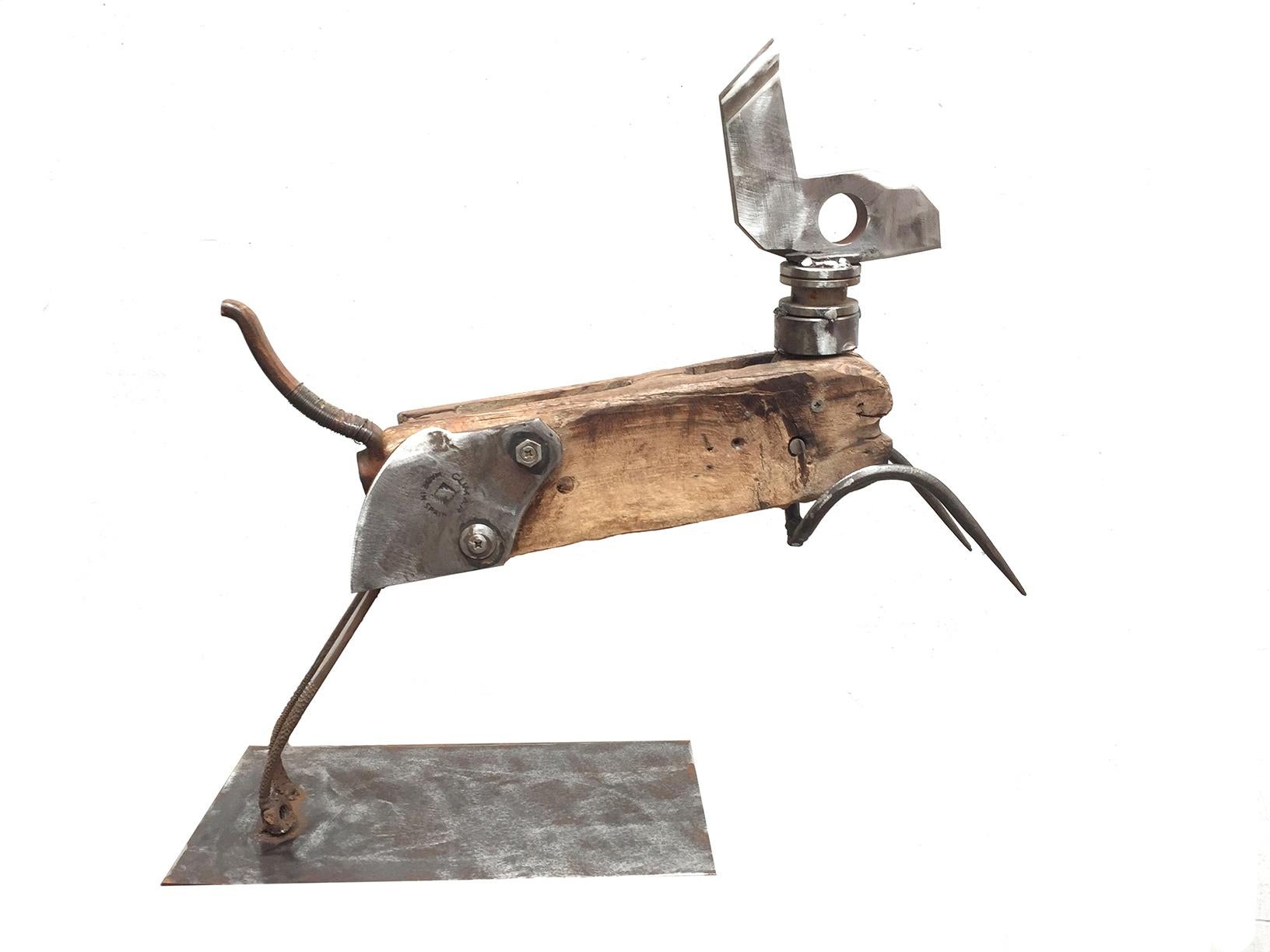 Figurative Sculpture Miquel Aparici - Liebre - 21e siècle, sculpture contemporaine, figurative, objets recyclés