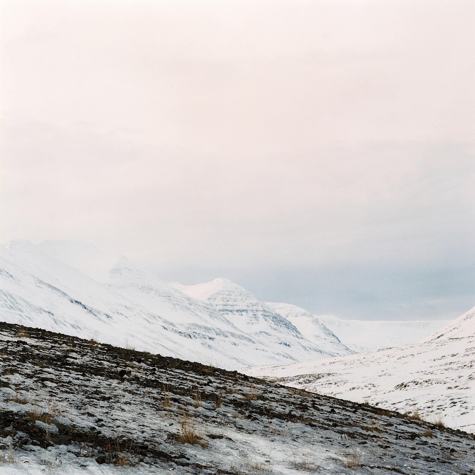 Nils Karlson Landscape Photograph – Unique Particles 8 - 21st Century, Minimalist Landscape photography