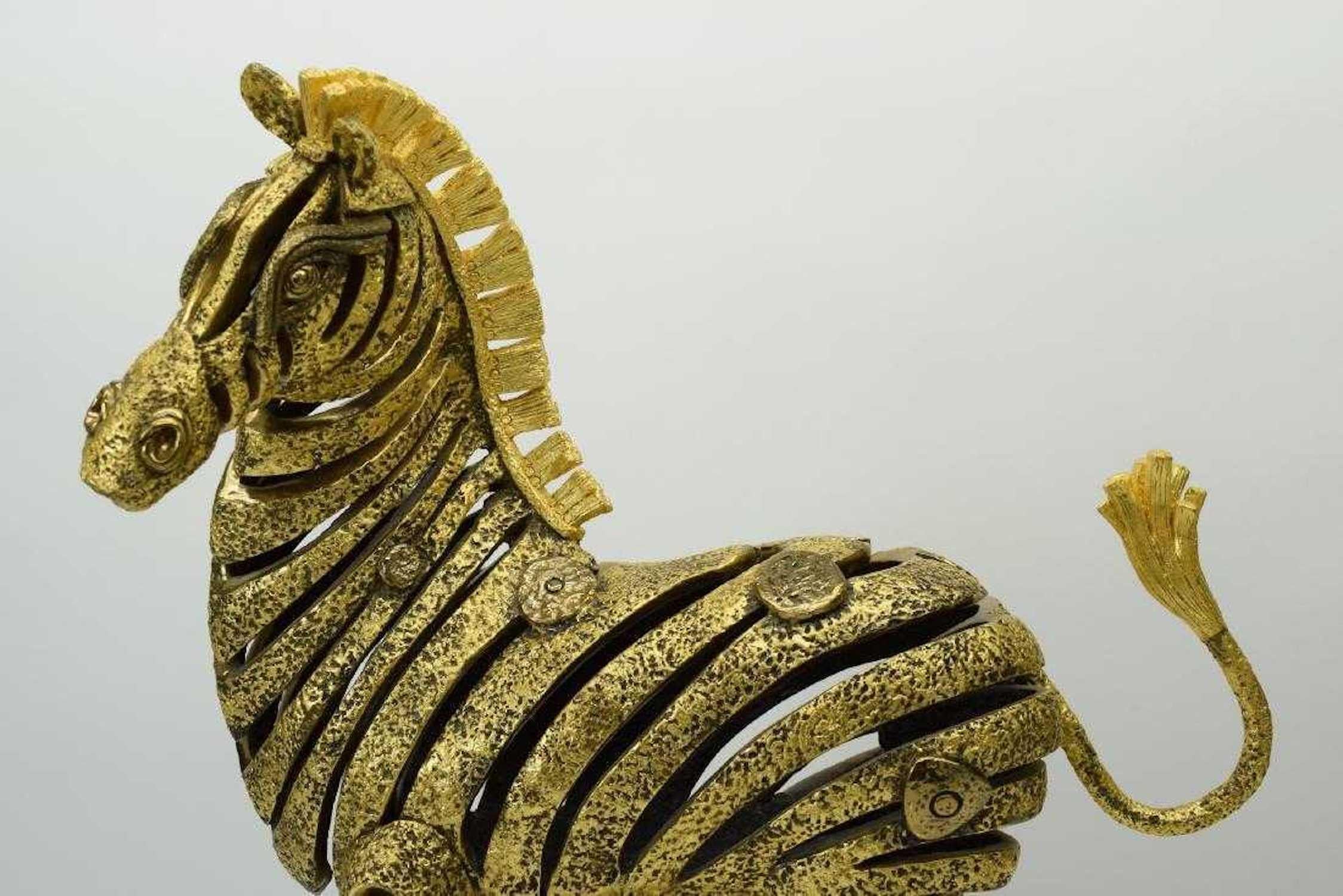 Artist: Tiefeng Jiang
Title: Zebra
Medium: Bronze Sculpture
Size: Measures 20 ½