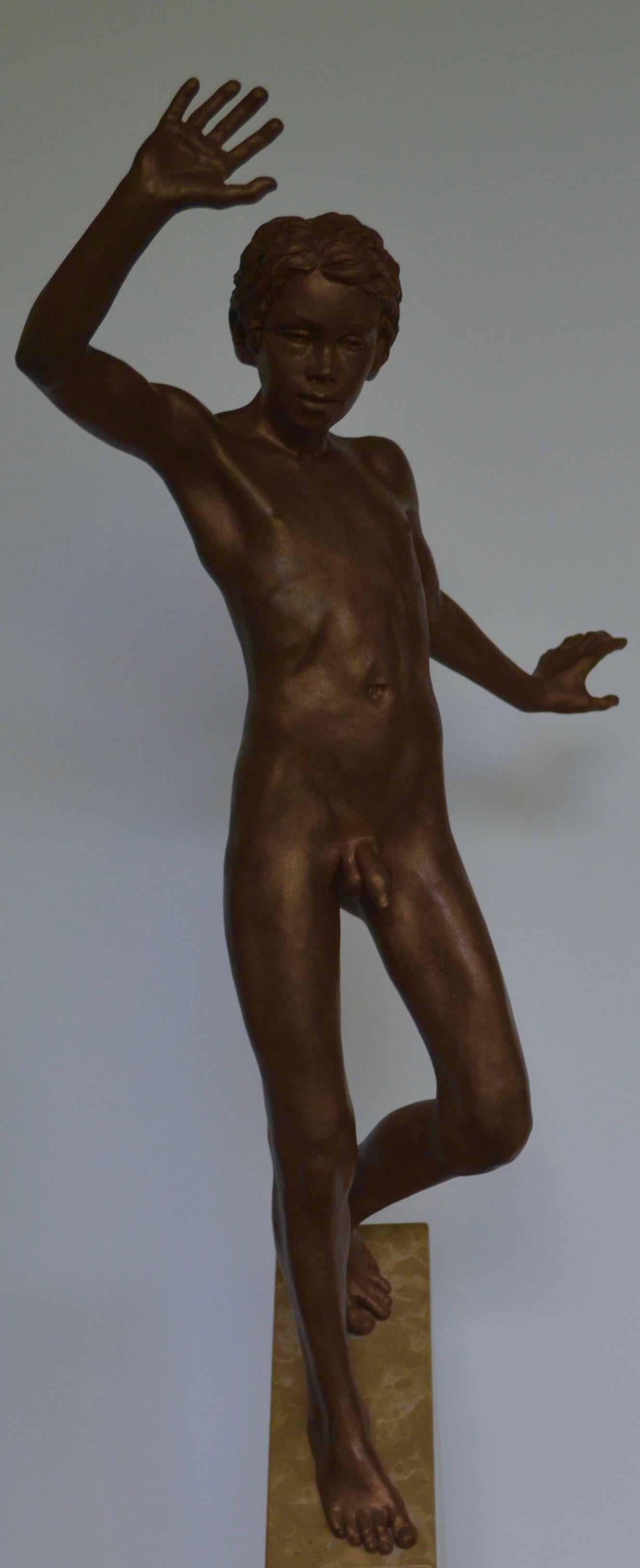 Sculpture contemporaine en bronze d'un garçon nu du 21e siècle de Suspensus:: Wim van der Kant 1