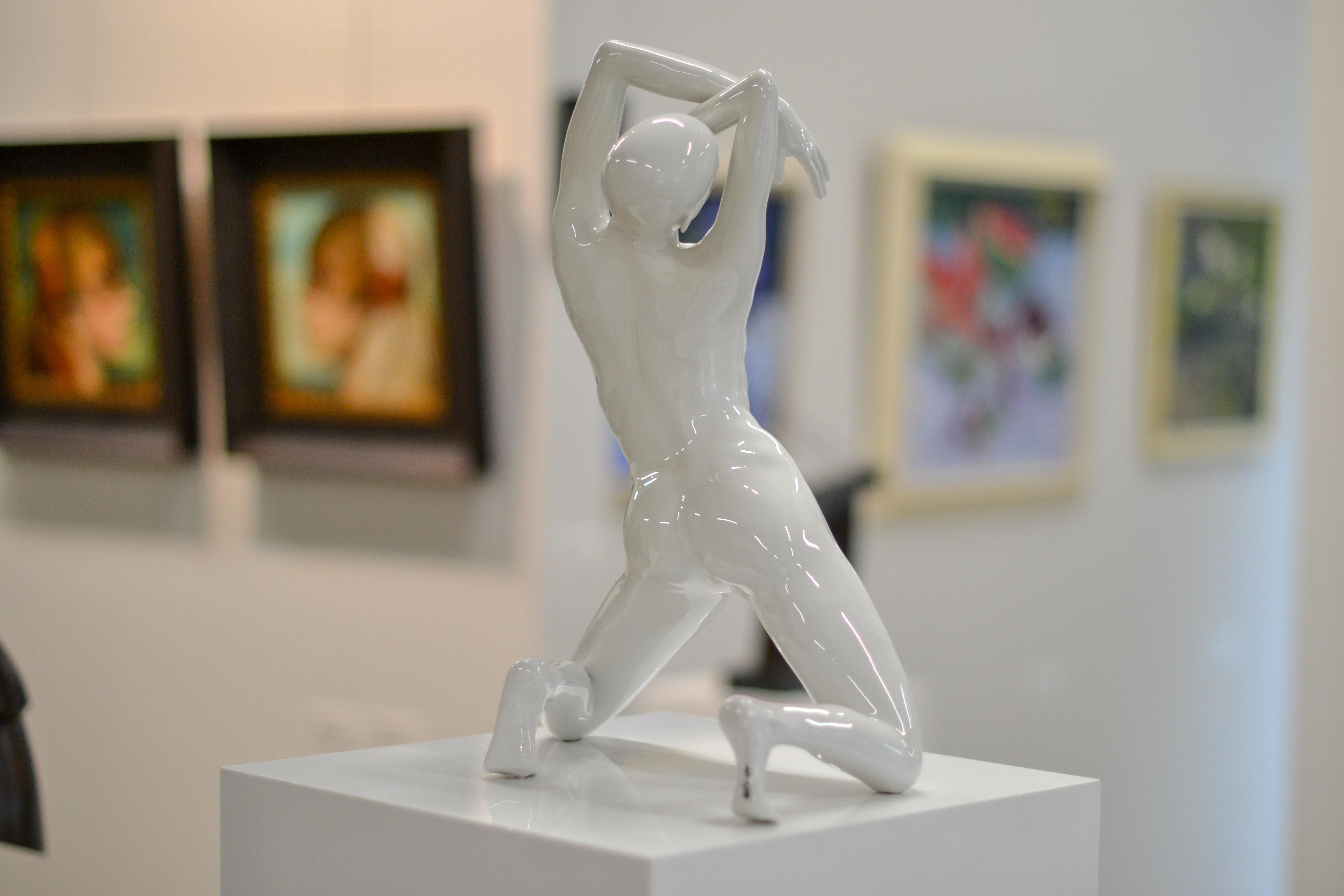 Protection - Sculpture de femme nue contemporaine du 21e siècle, Neolith en vente 3