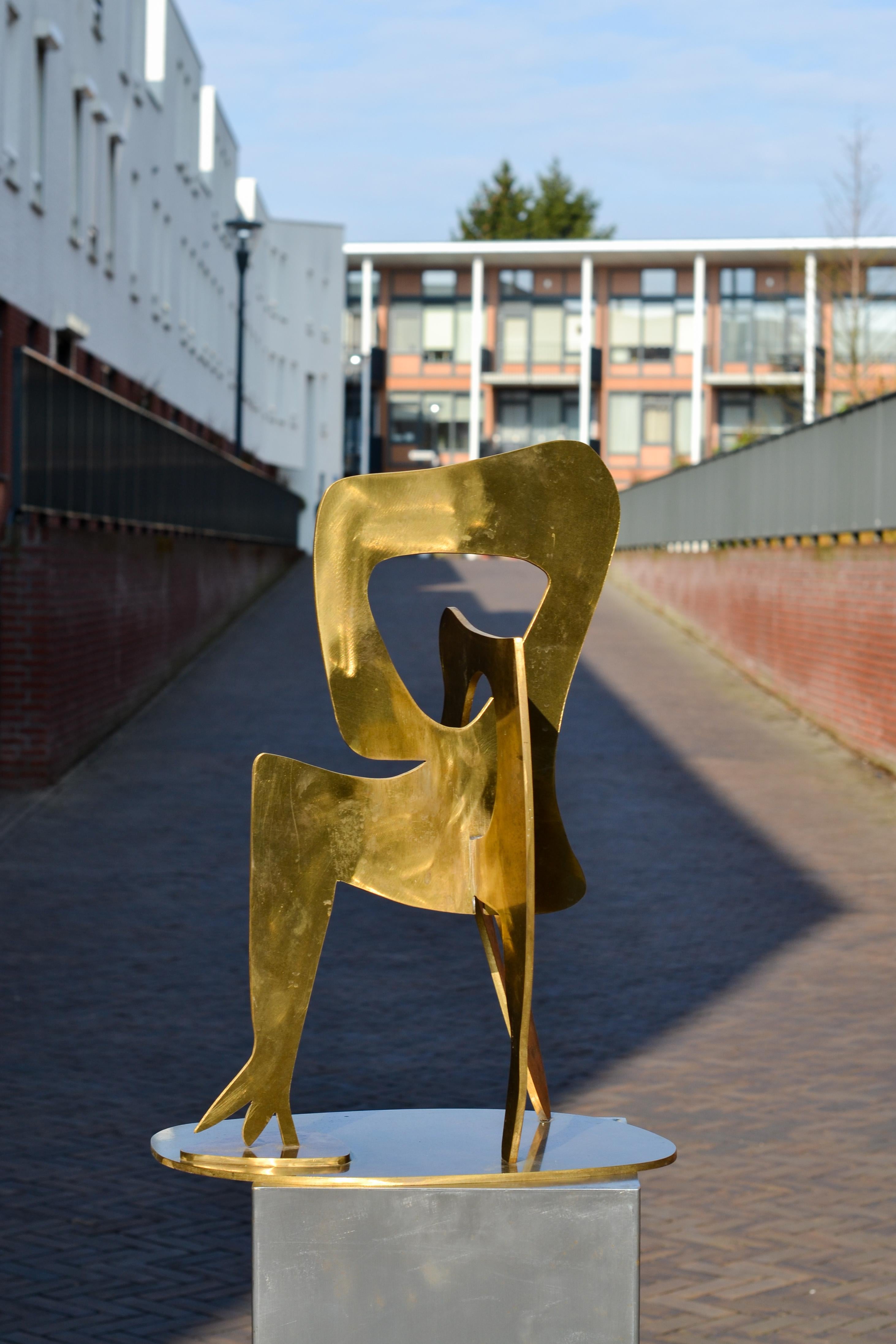 Danseuse - Jan Wils Sculpture abstraite contemporaine du 21e siècle Laiton en vente 1
