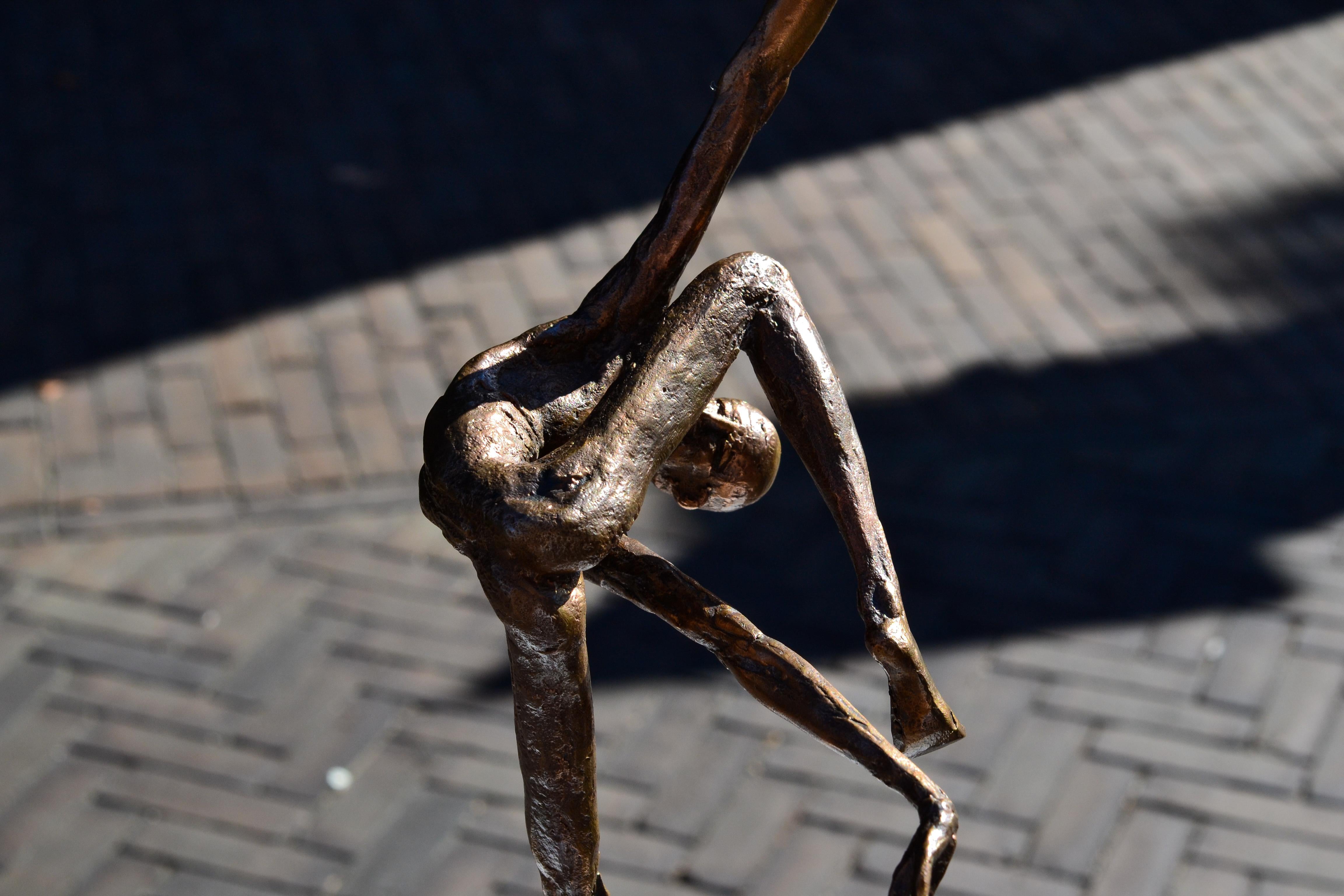 Let's Dance - 21st Century Contemporary Bronze Sculpture by Martijn Soontiens For Sale 3