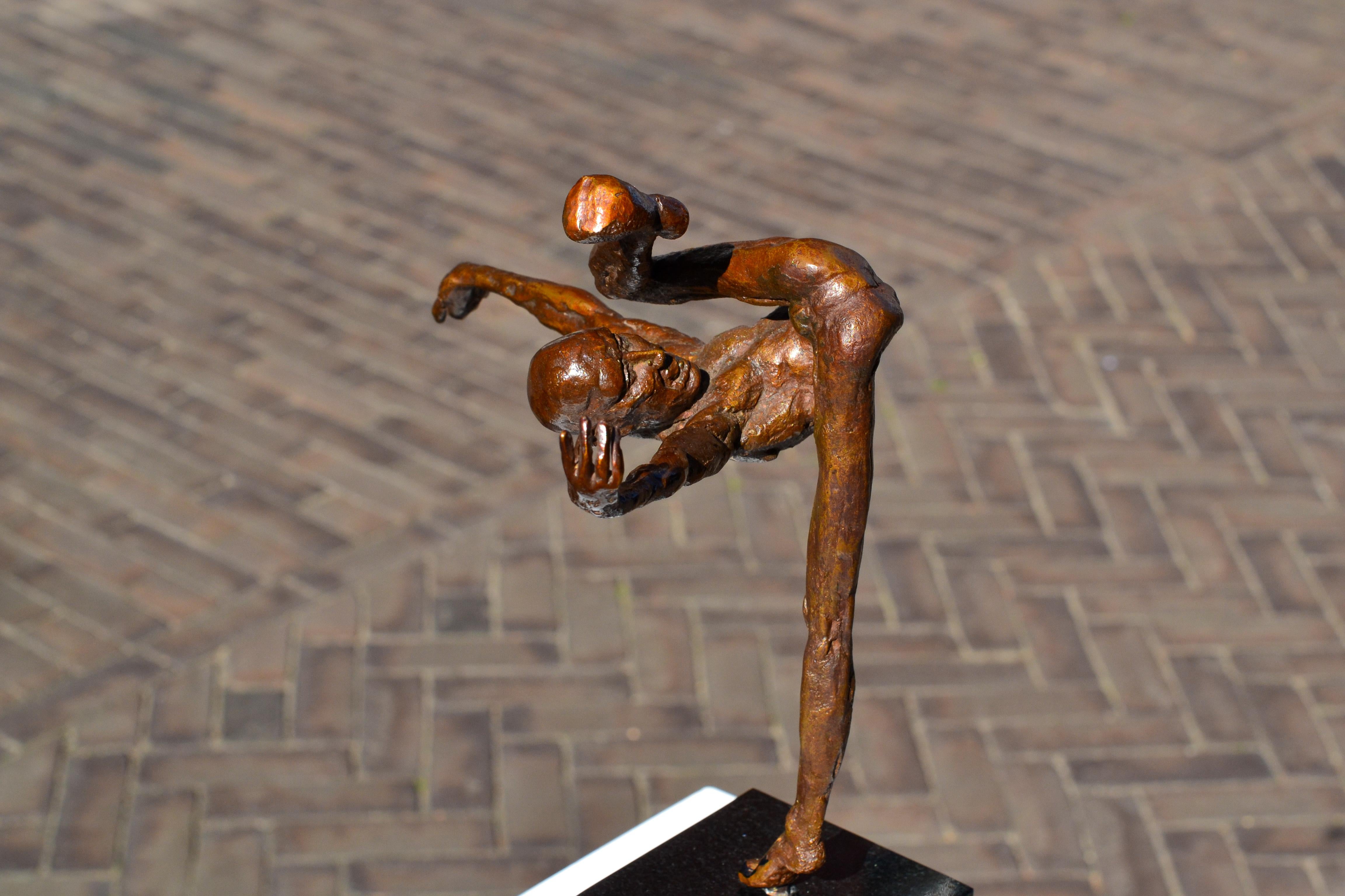 Let's Dance - 21st Century Contemporary Bronze Sculpture by Martijn Soontiens For Sale 5
