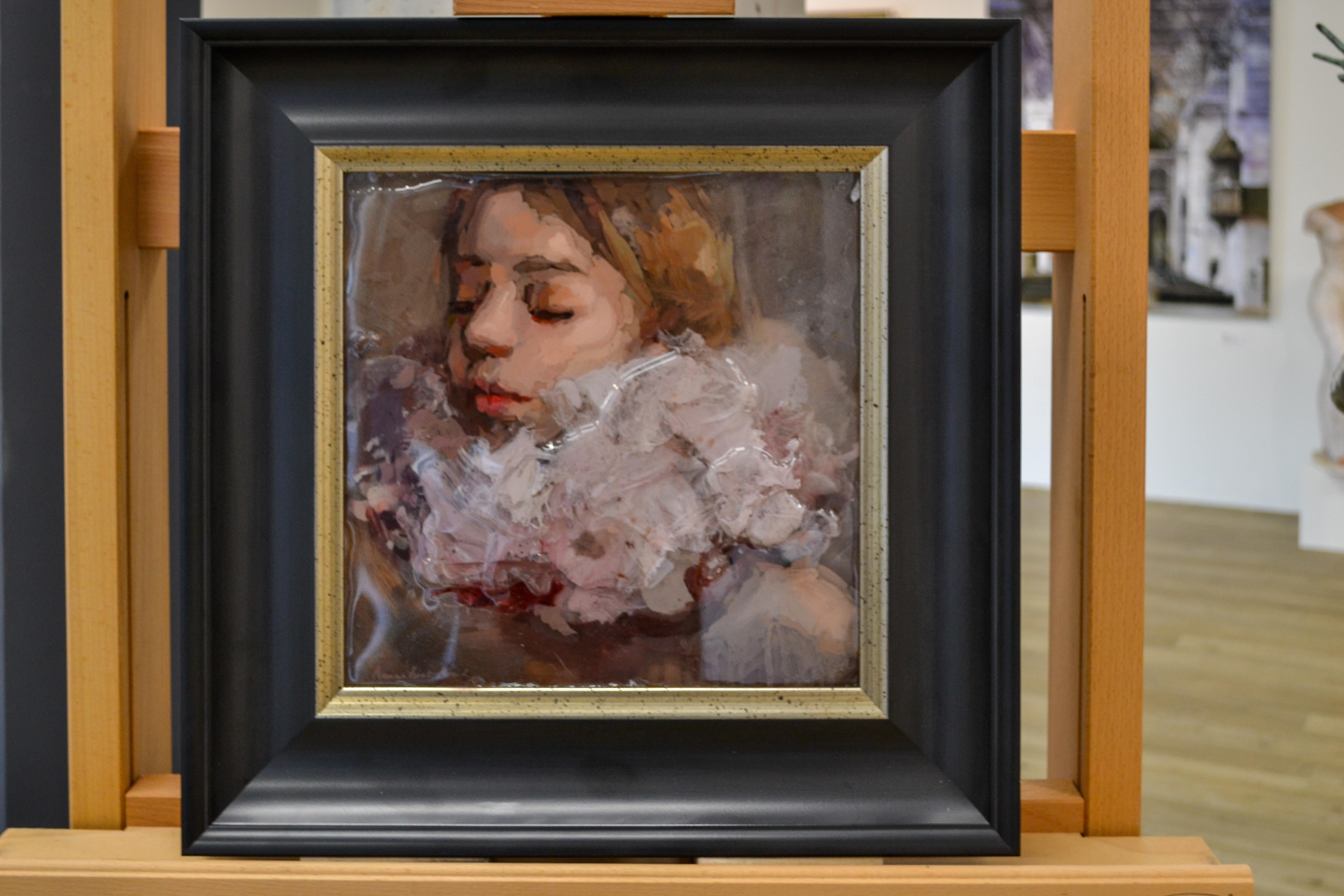 Violet - Anne-Rixt Kuik, 21st Century Contemporary Portrait made of Epoxy Resin 8
