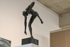 Dancing Free - 21st Century Contemporary Bronze Sculpture by Martijn Soontiens