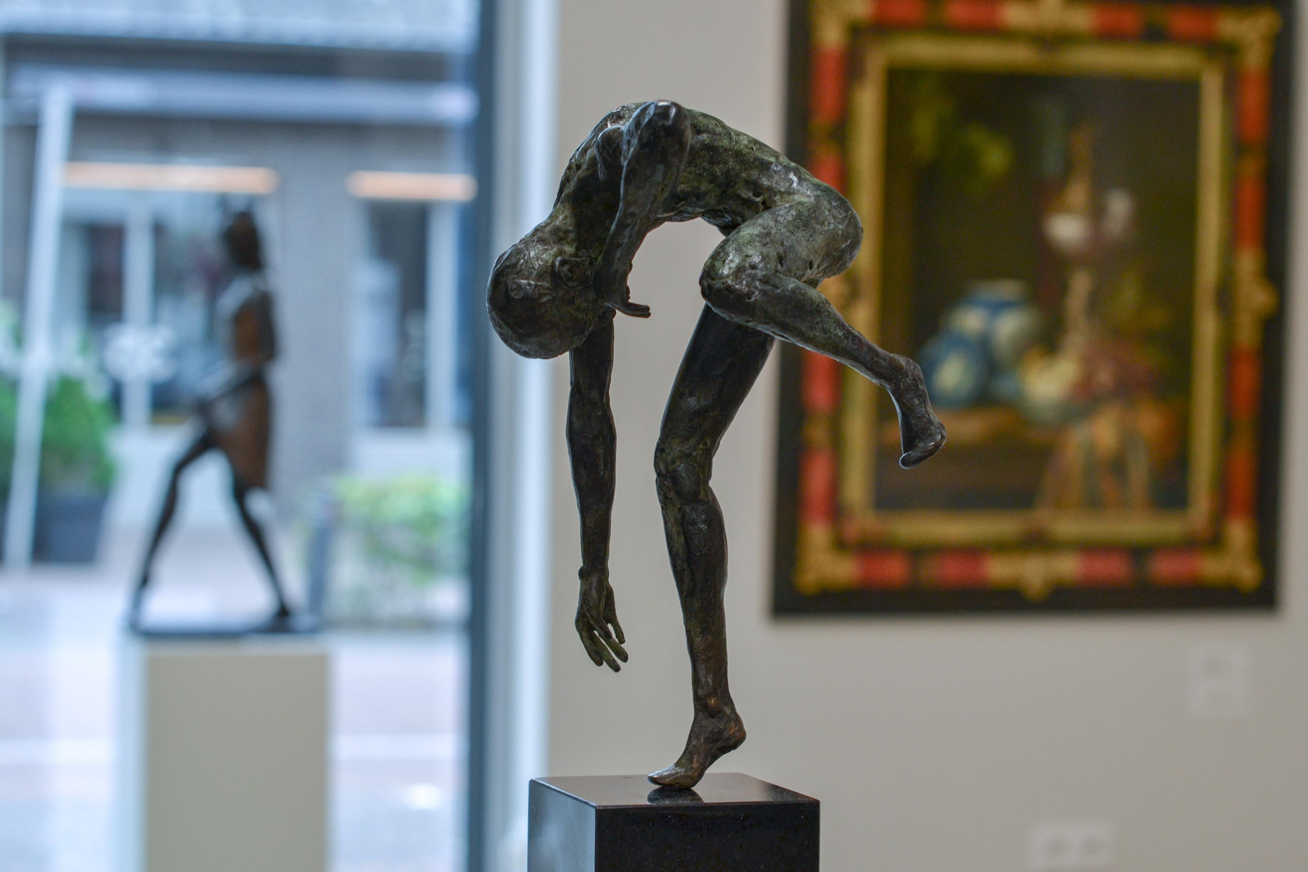 Dancing Free - 21st Century Contemporary Bronze Sculpture by Martijn Soontiens 3