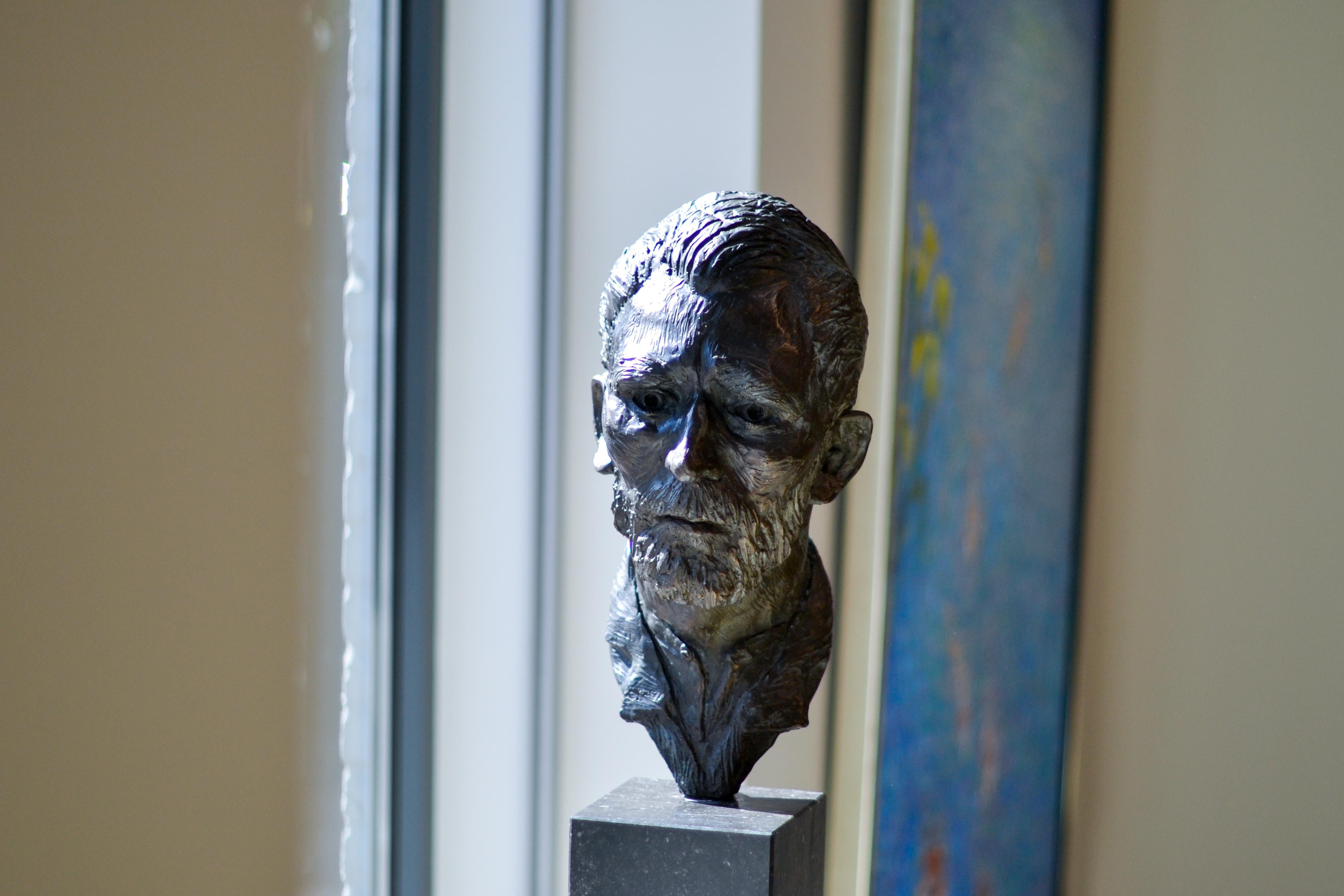 Vincent I - Sculpture by Dutch Artist Romee Kanis, Inspired by Vincent Van Gogh For Sale 4
