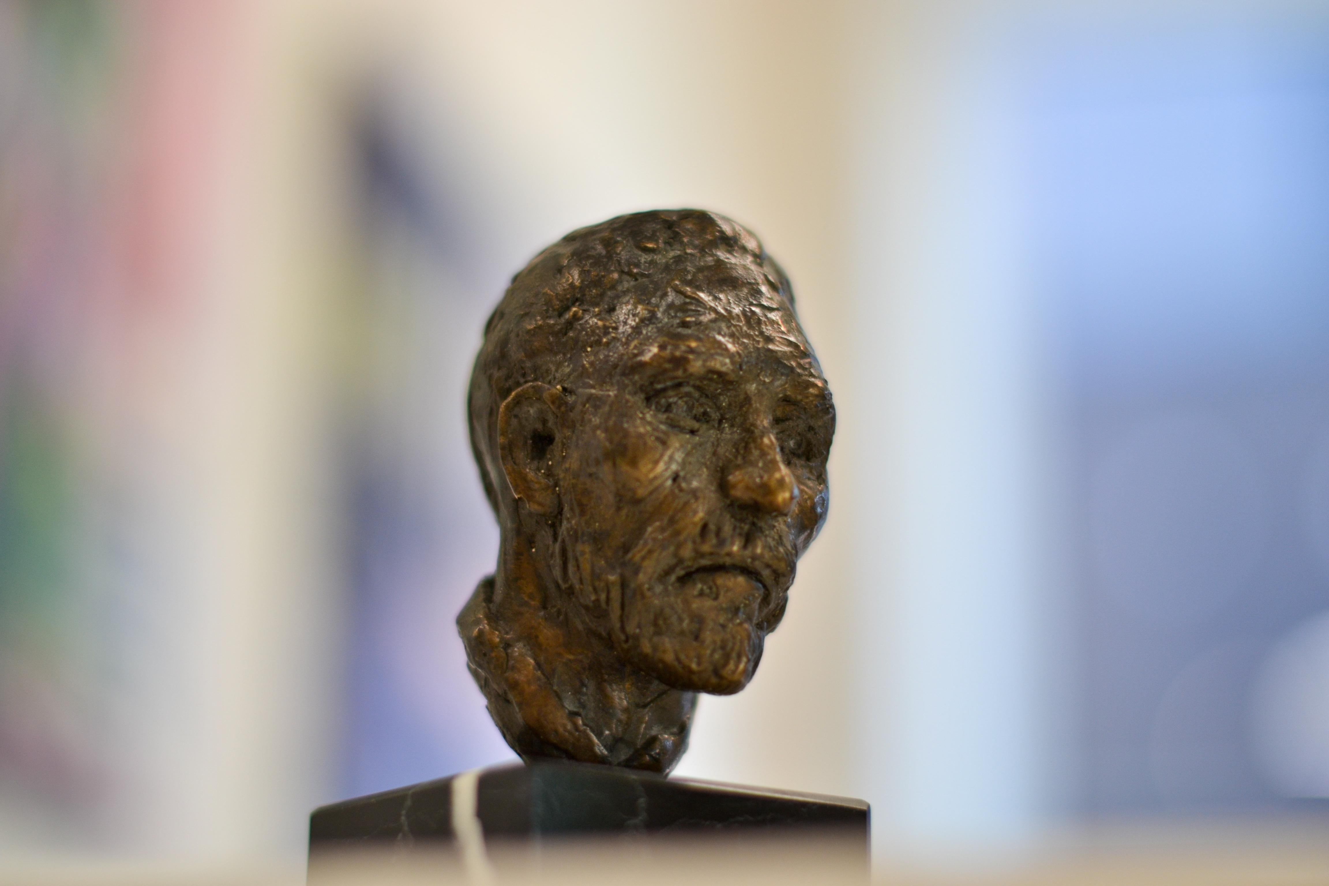 Vincent III - Sculpture by Dutch Artist Romee Kanis Inspired by Vincent Van Gogh For Sale 5