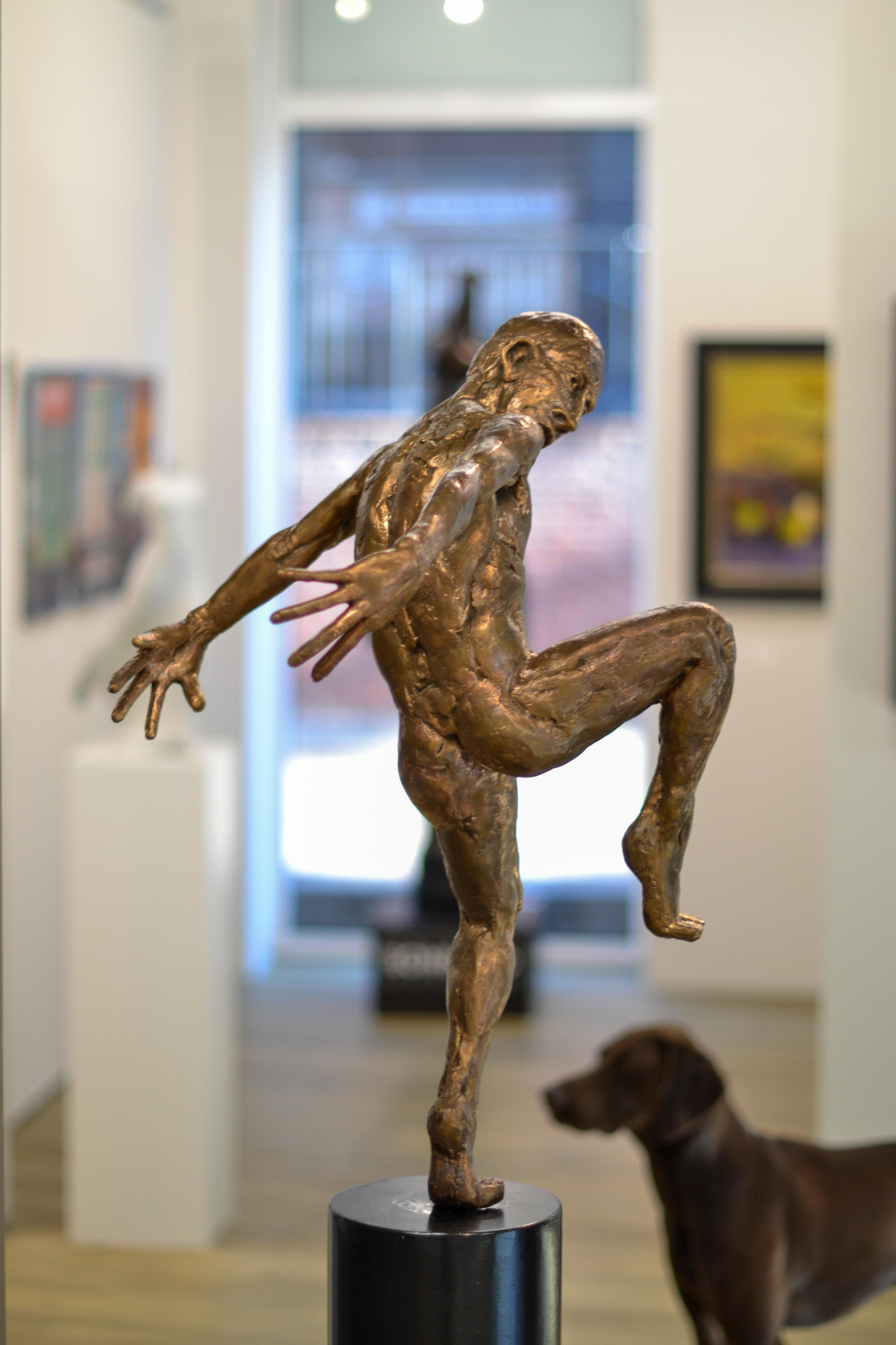 Dancer no. 5 - Martijn Soontiens, zeitgenössische Skulptur eines Mannes aus dem 21. Jahrhundert im Angebot 4