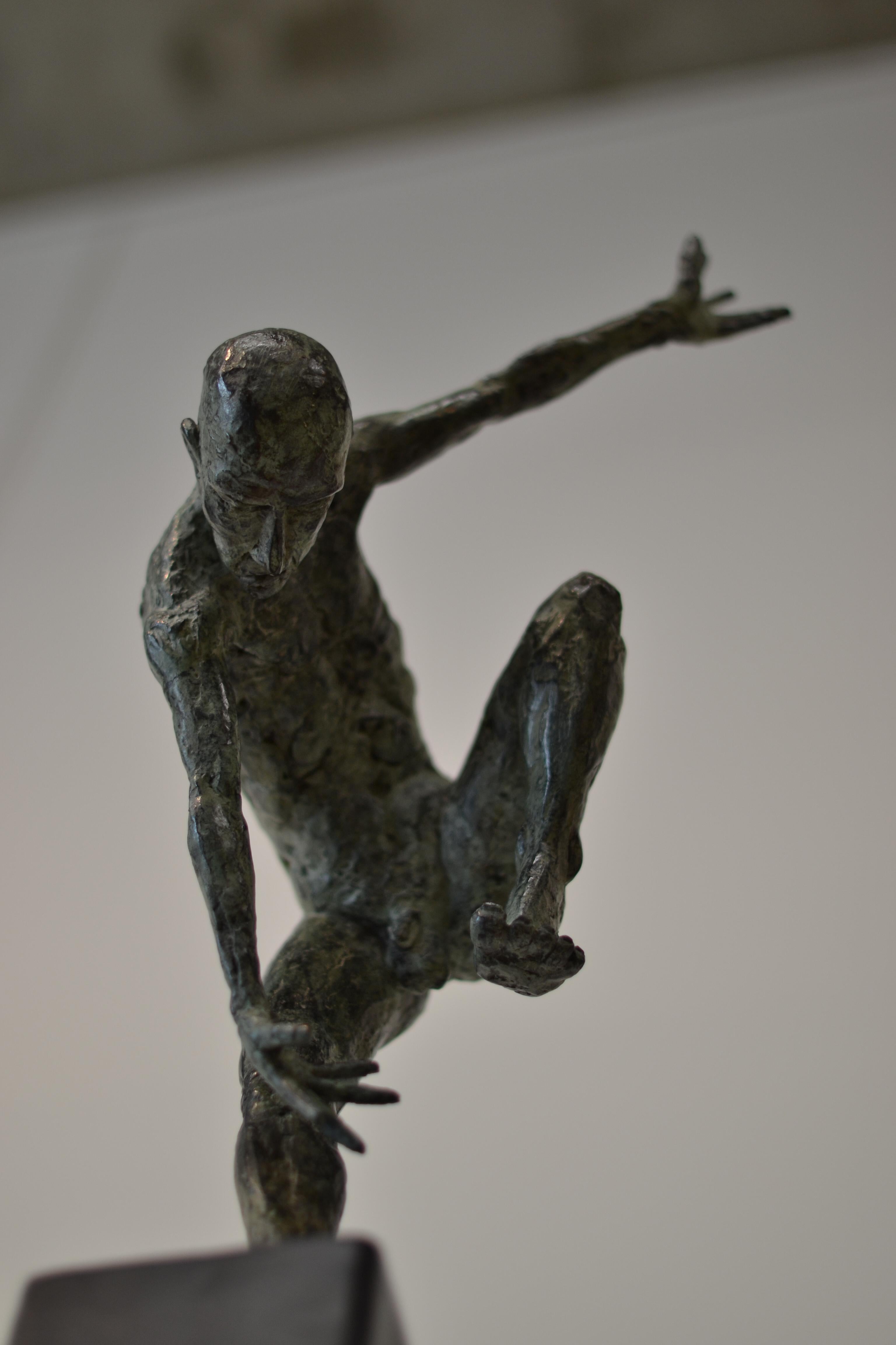 Dance Dancer Satier - Martijn Soontiens, zeitgenössische Skulptur des 21. Jahrhunderts im Angebot 2