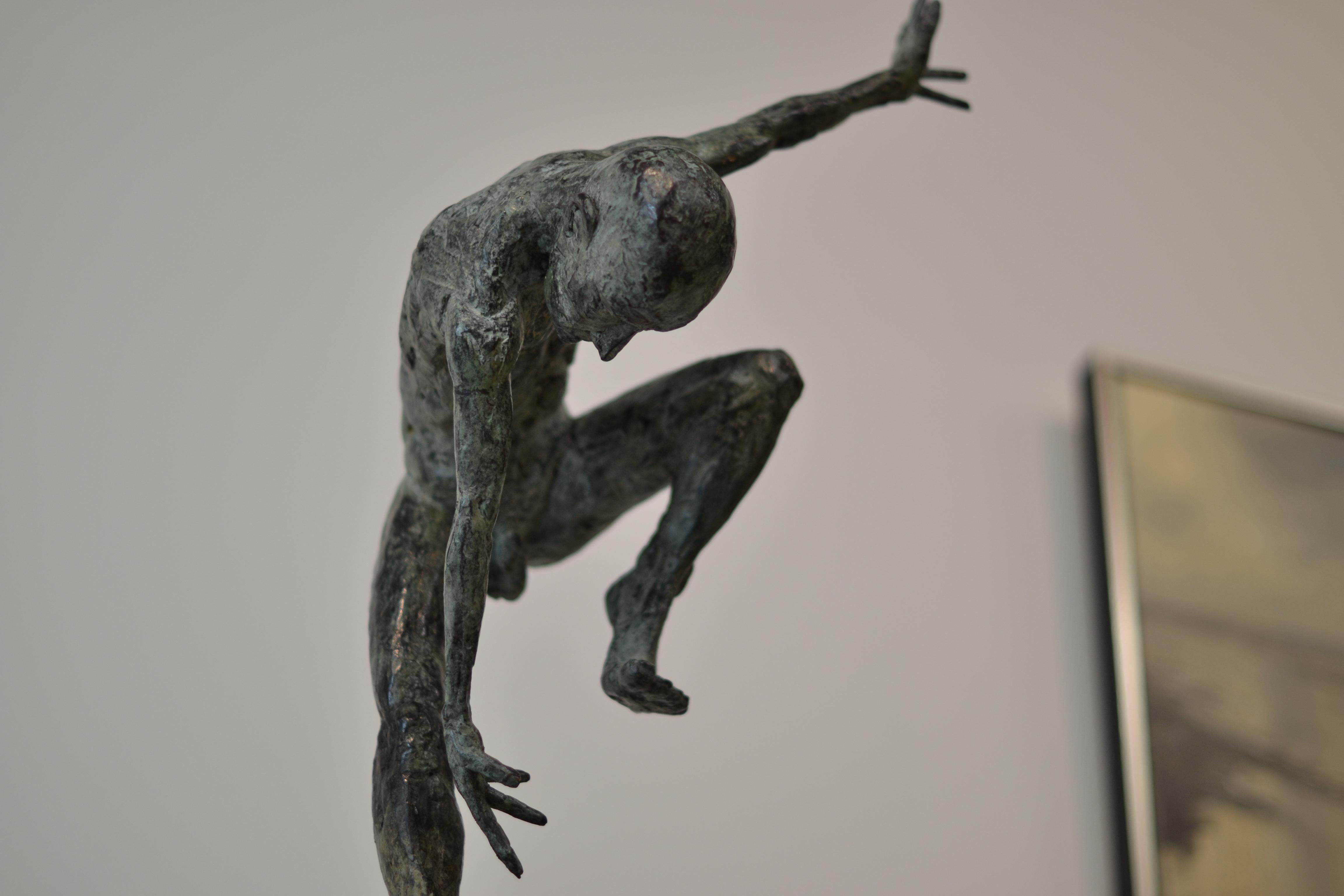 Dance Dancer Satier - Martijn Soontiens, zeitgenössische Skulptur des 21. Jahrhunderts im Angebot 3