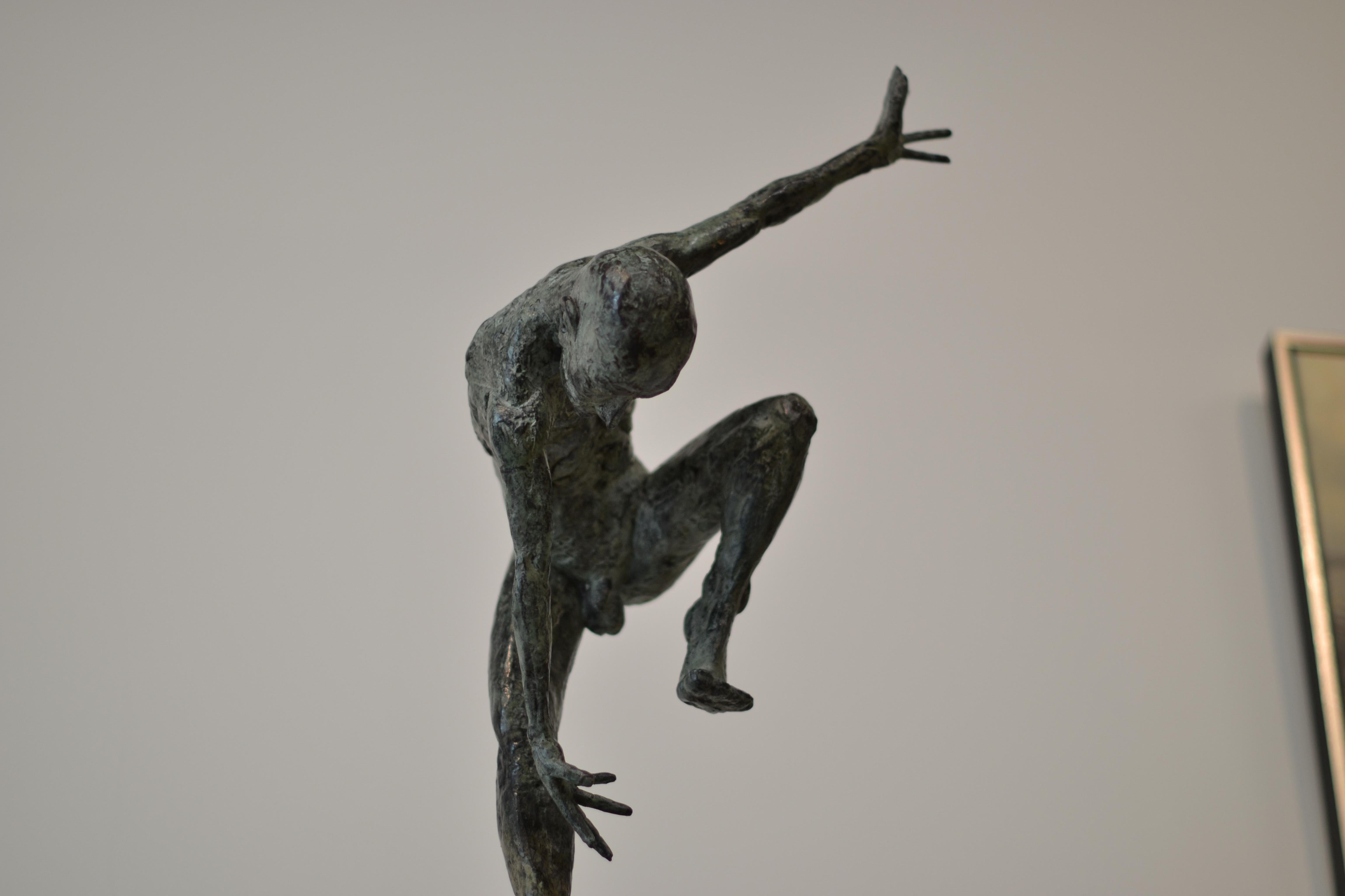 Dance Dancer Satier - Martijn Soontiens, zeitgenössische Skulptur des 21. Jahrhunderts im Angebot 4