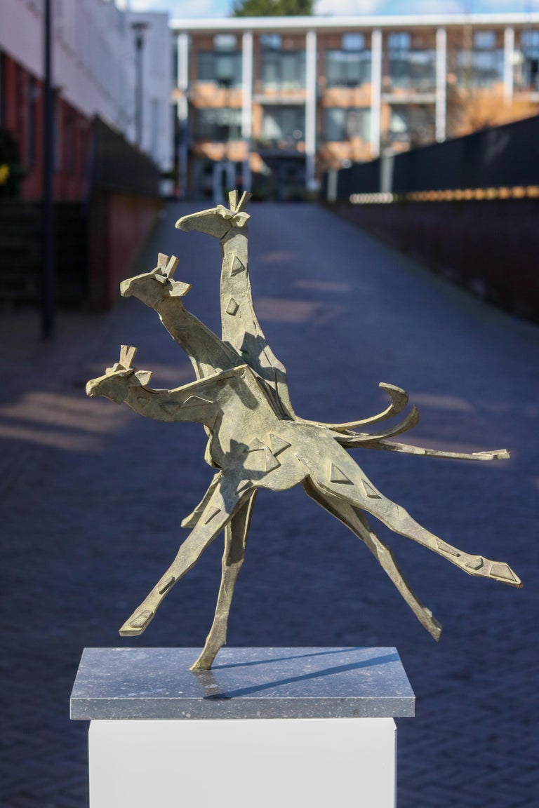 Giraffes - 21st Century Contemporary Bronze Sculpture by Antoinette Briet For Sale 1