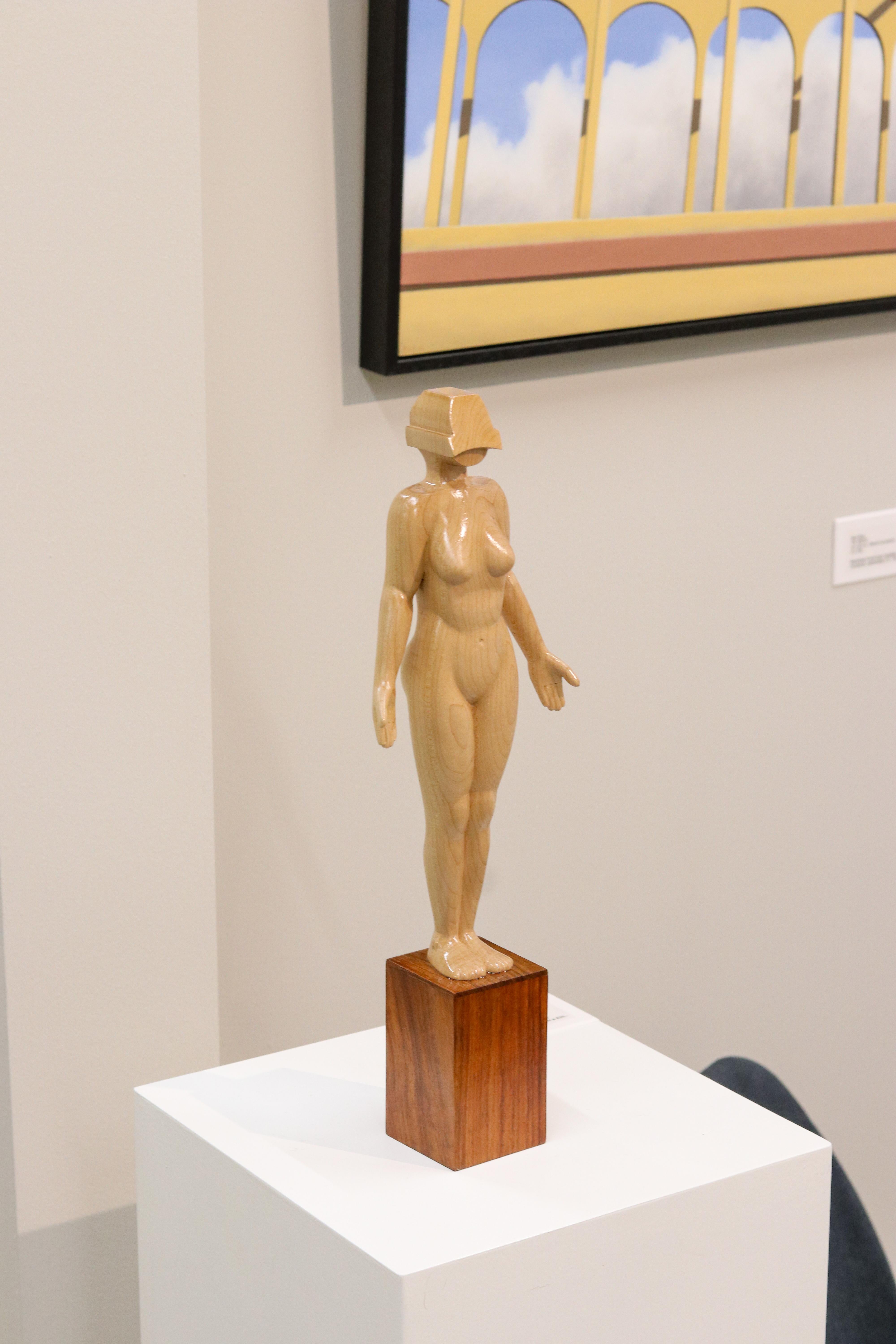 Virtual Victoria - Sculpture contemporaine en bois d'une femme nue du 21e siècle - Marron Figurative Sculpture par Jos de Wit
