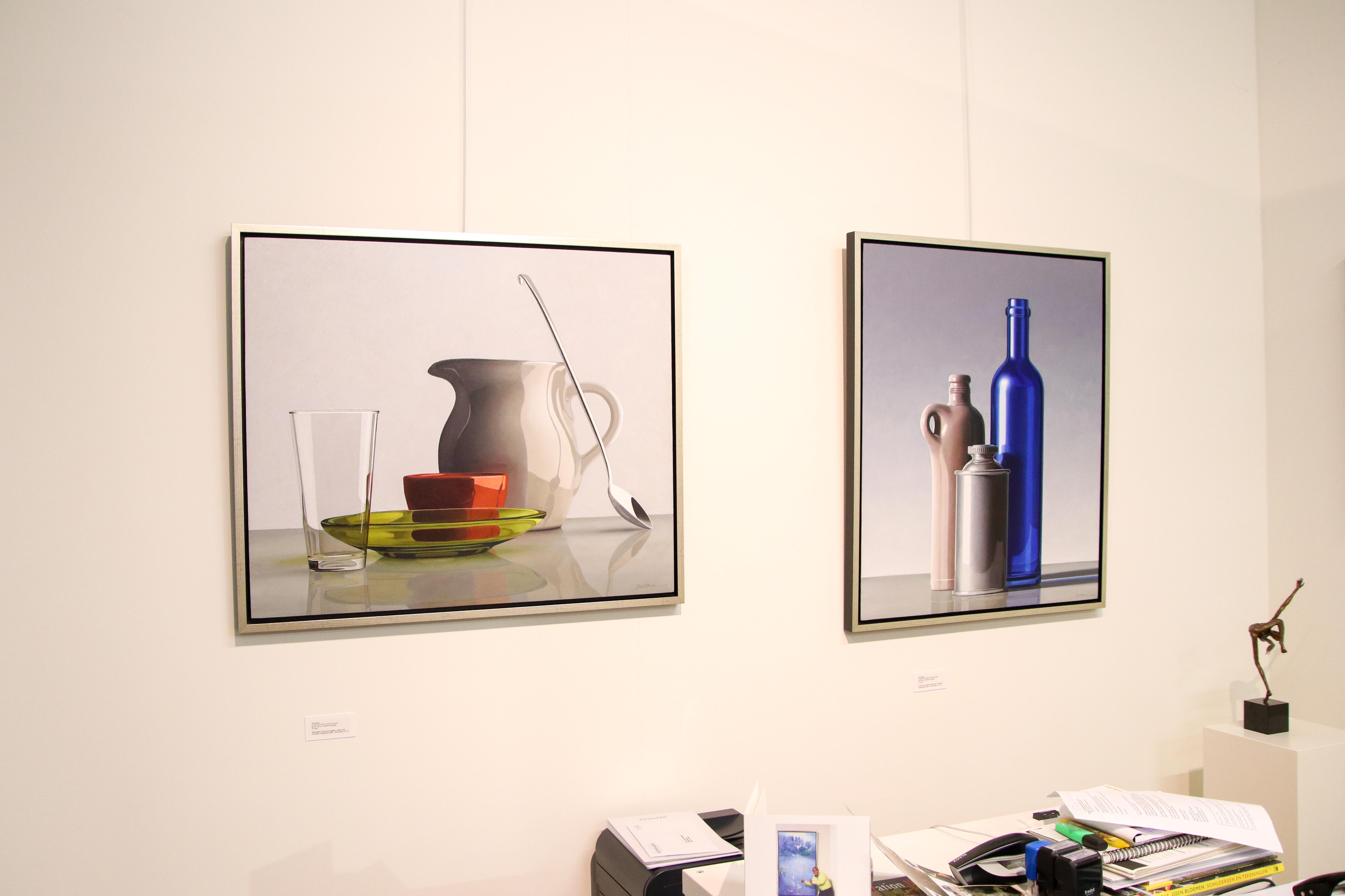 Composition avec une bouteille bleue - Peinture à l'huile contemporaine du 21e siècle - Nature morte - Contemporain Painting par Henk Boon