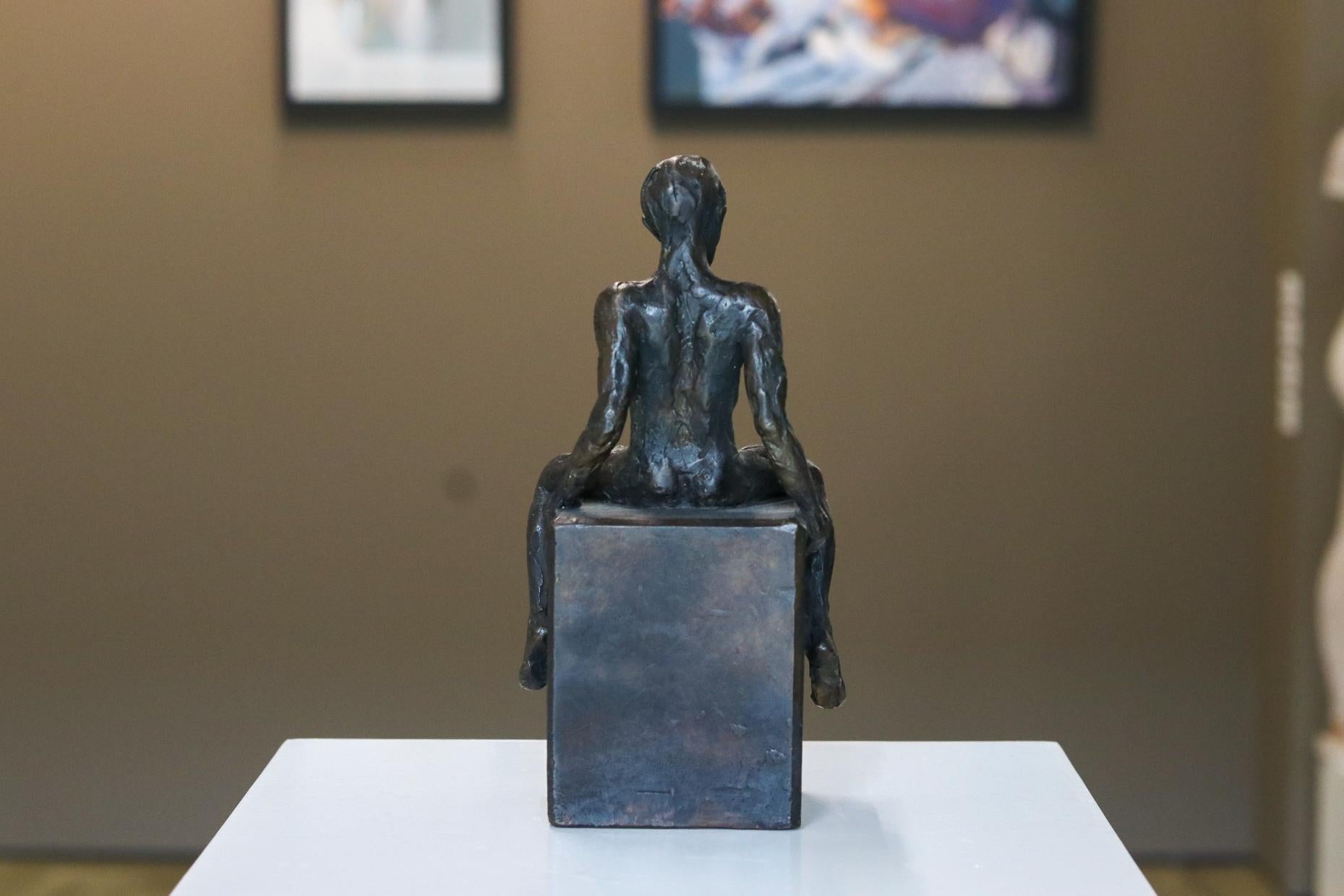 Hans - 21st Century Contemporary Bronze Sculpture of a Nude Boy Sitting - Gold Figurative Painting by Romee Kanis
