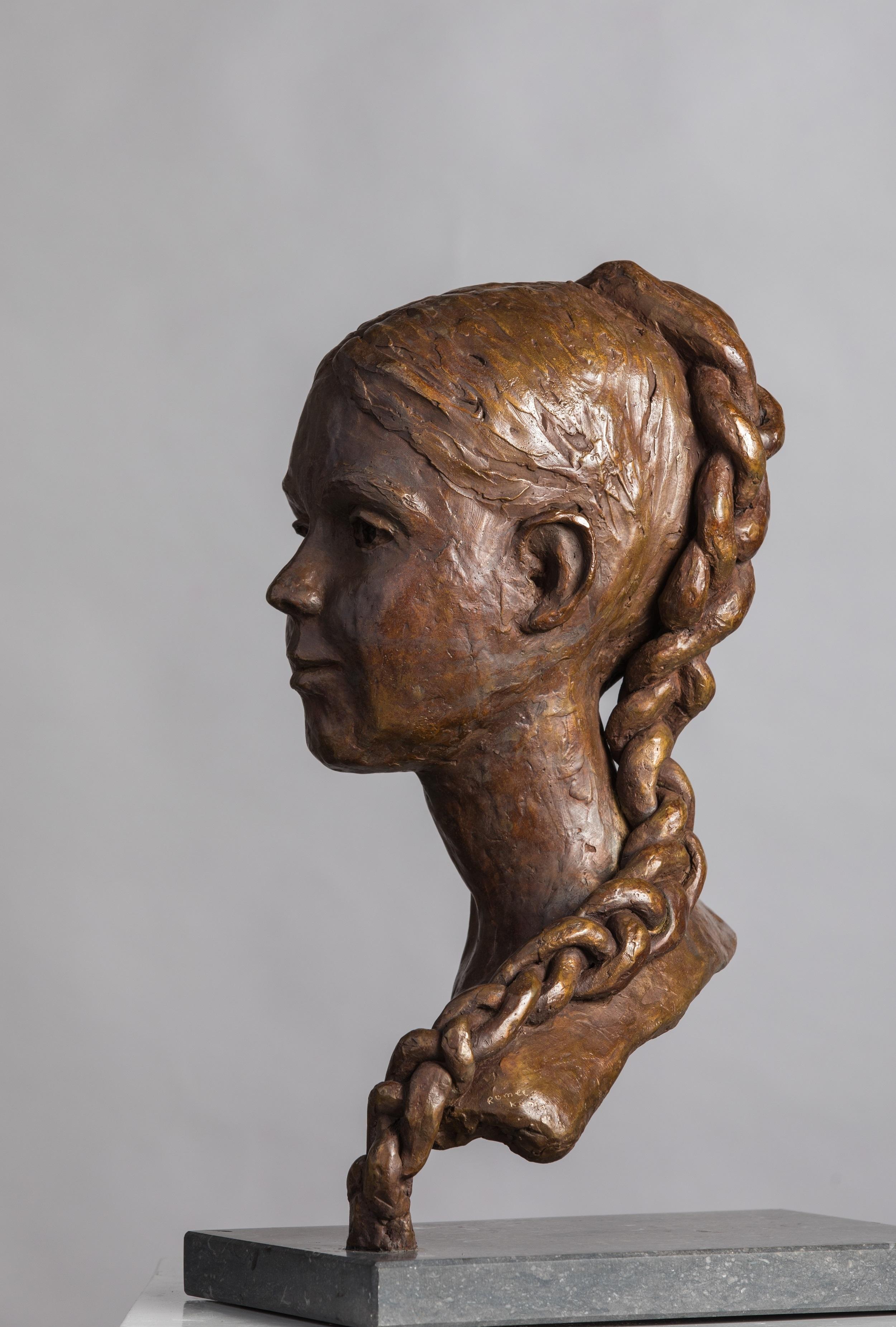 Jaya – Zeitgenössische Bronzeskulptur des 21. Jahrhunderts, Mädchen mit geflochtenem Haar – Sculpture von Romee Kanis