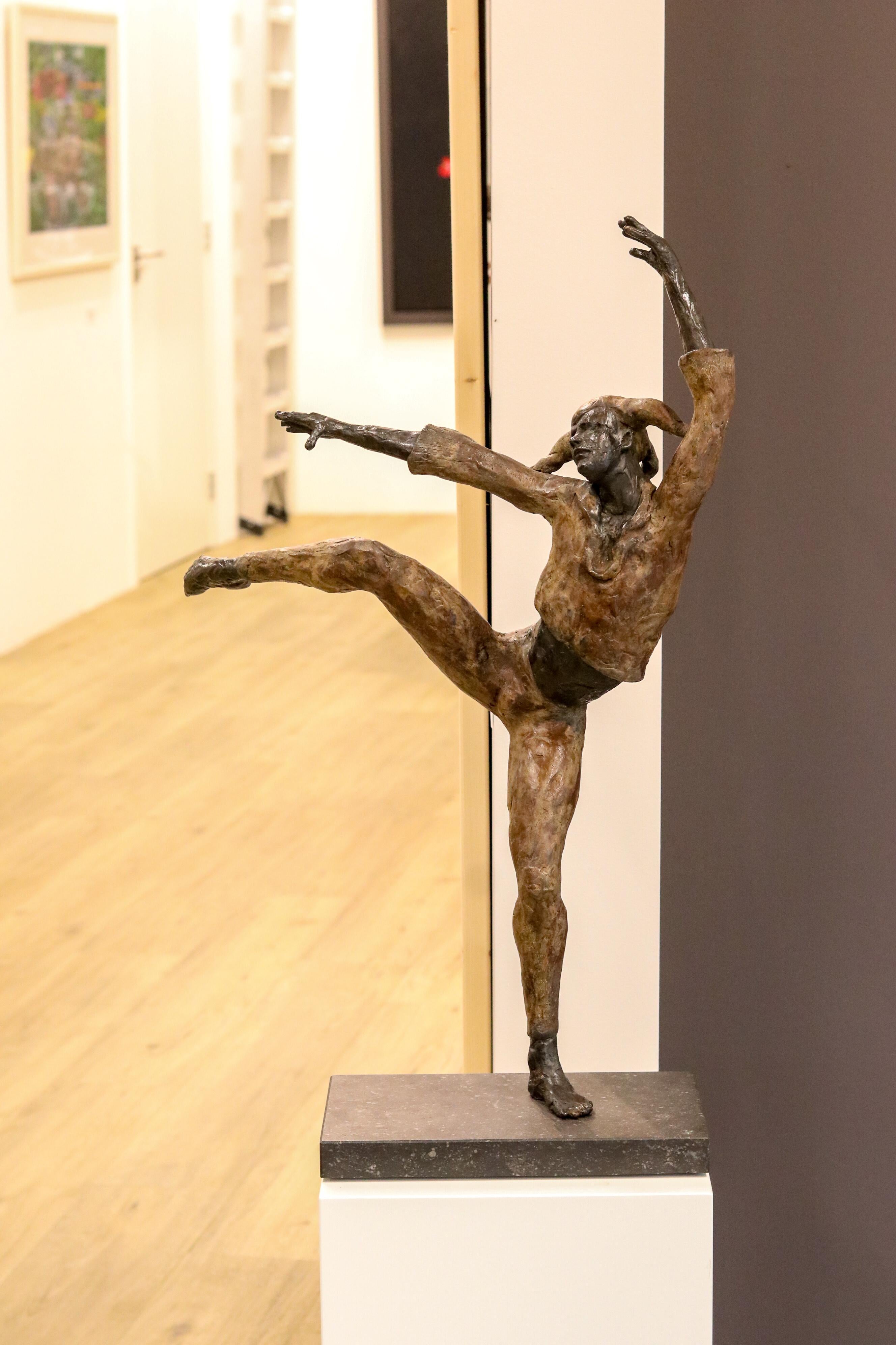 Harlequin - 21st Century Contemporary Bronze Sculpture of a Dancing Jester For Sale 2