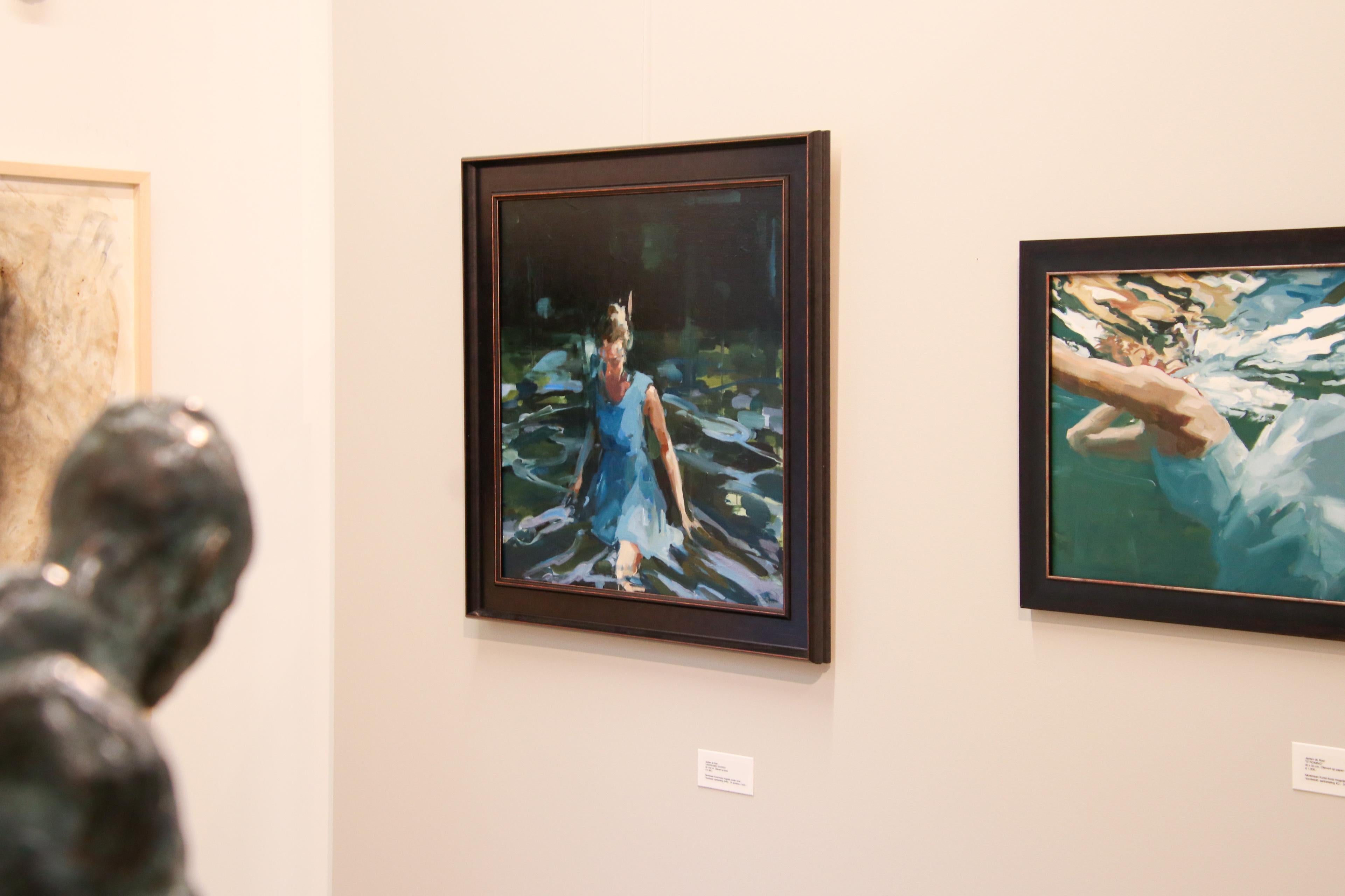 Undreamed Shores - Pintura al óleo contemporánea de una mujer caminando por el agua - Painting Contemporáneo de Jantien de Boer