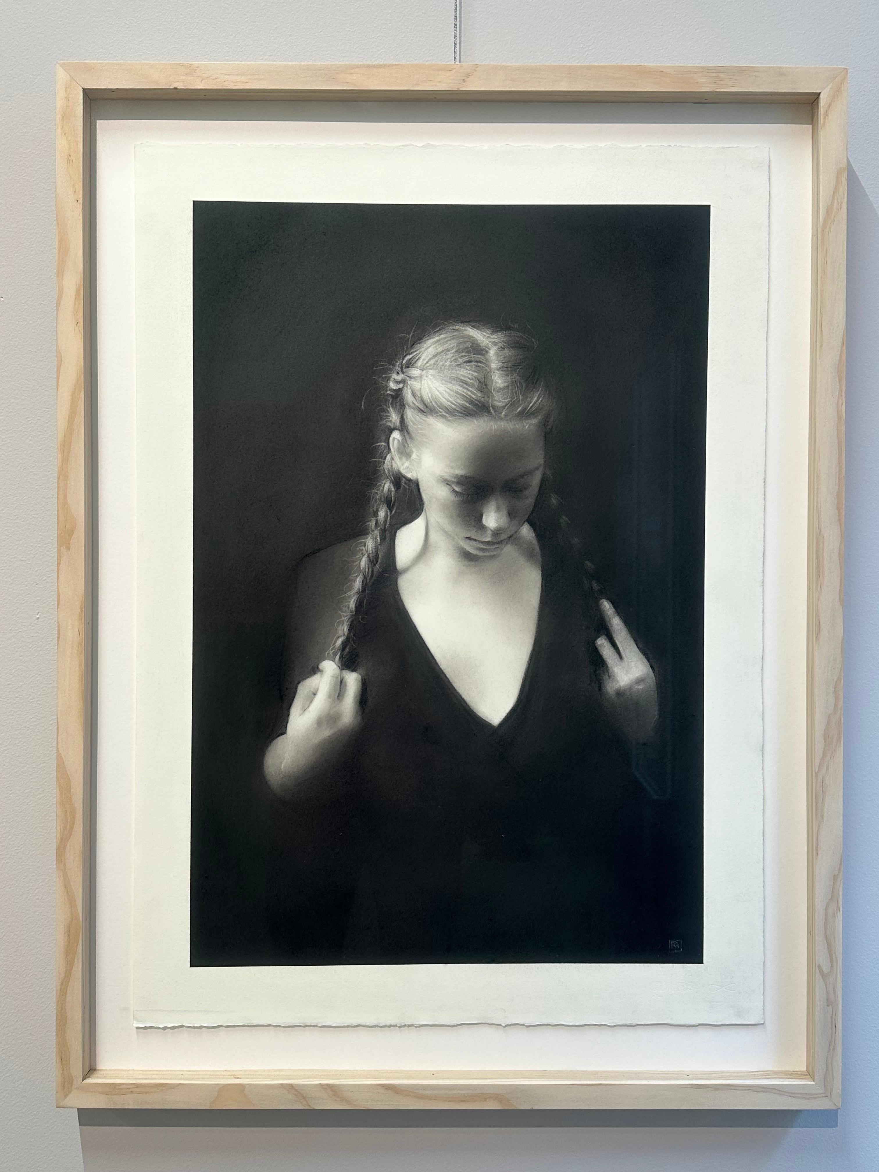Within- Zeitgenössische Kohlezeichnung eines Mädchens mit Zöpfen aus dem 21. – Art von Rosanna Gaddoni