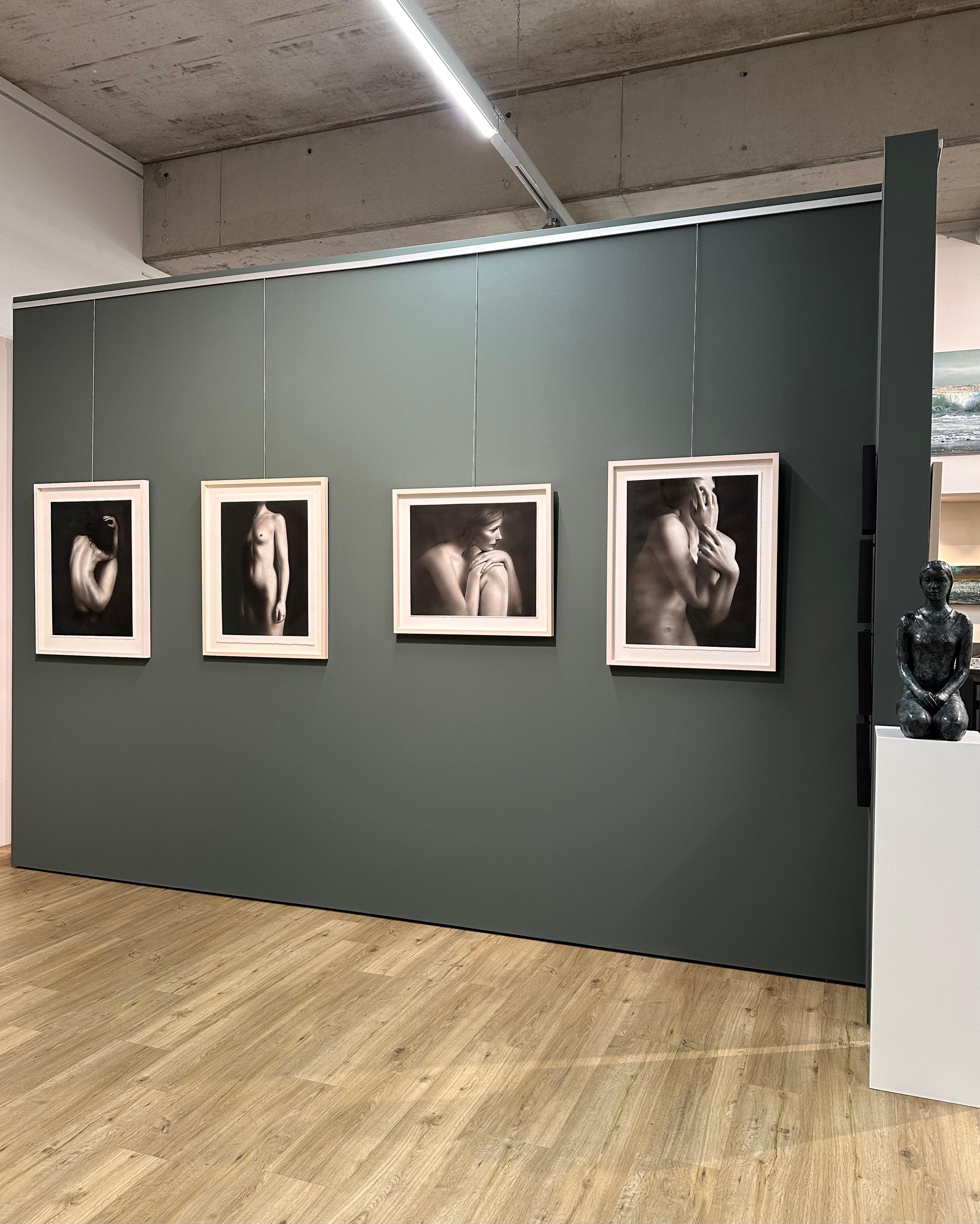 Nocturno en do sostenido menor- Dibujo al carbón contemporáneo del siglo XXI, Desnudo - Art Contemporáneo de Rosanna Gaddoni