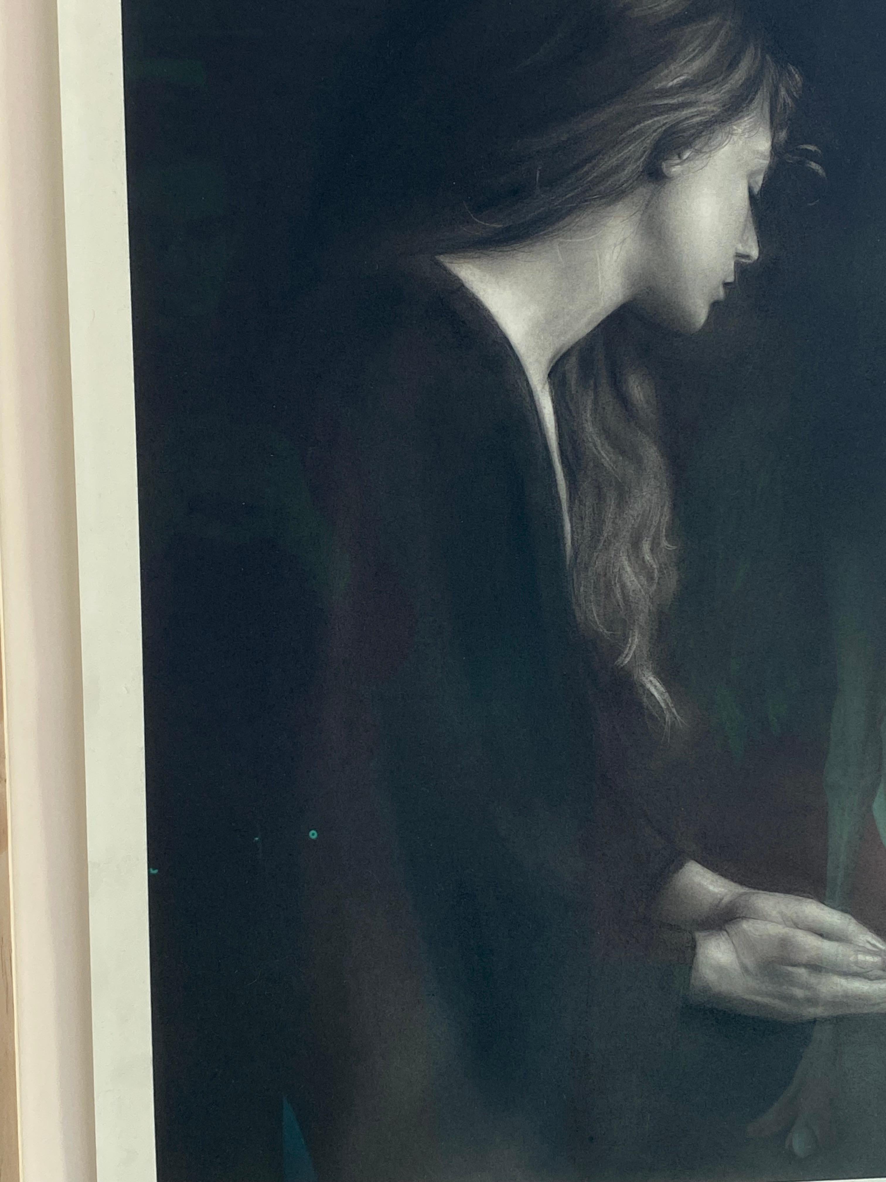 Rosanna Gaddoni
Einstimmung
66 x 48 cm 
Kohle und Graphit auf Rives Arches Papier 175 gm2 crème weiß

Gerahmt ist die Größe 78 x 58,5 cm (Rahmen ist im Preis enthalten)
Gerahmt in einem natürlichen Holzrahmen mit Museumsglas und Naturholz

Die