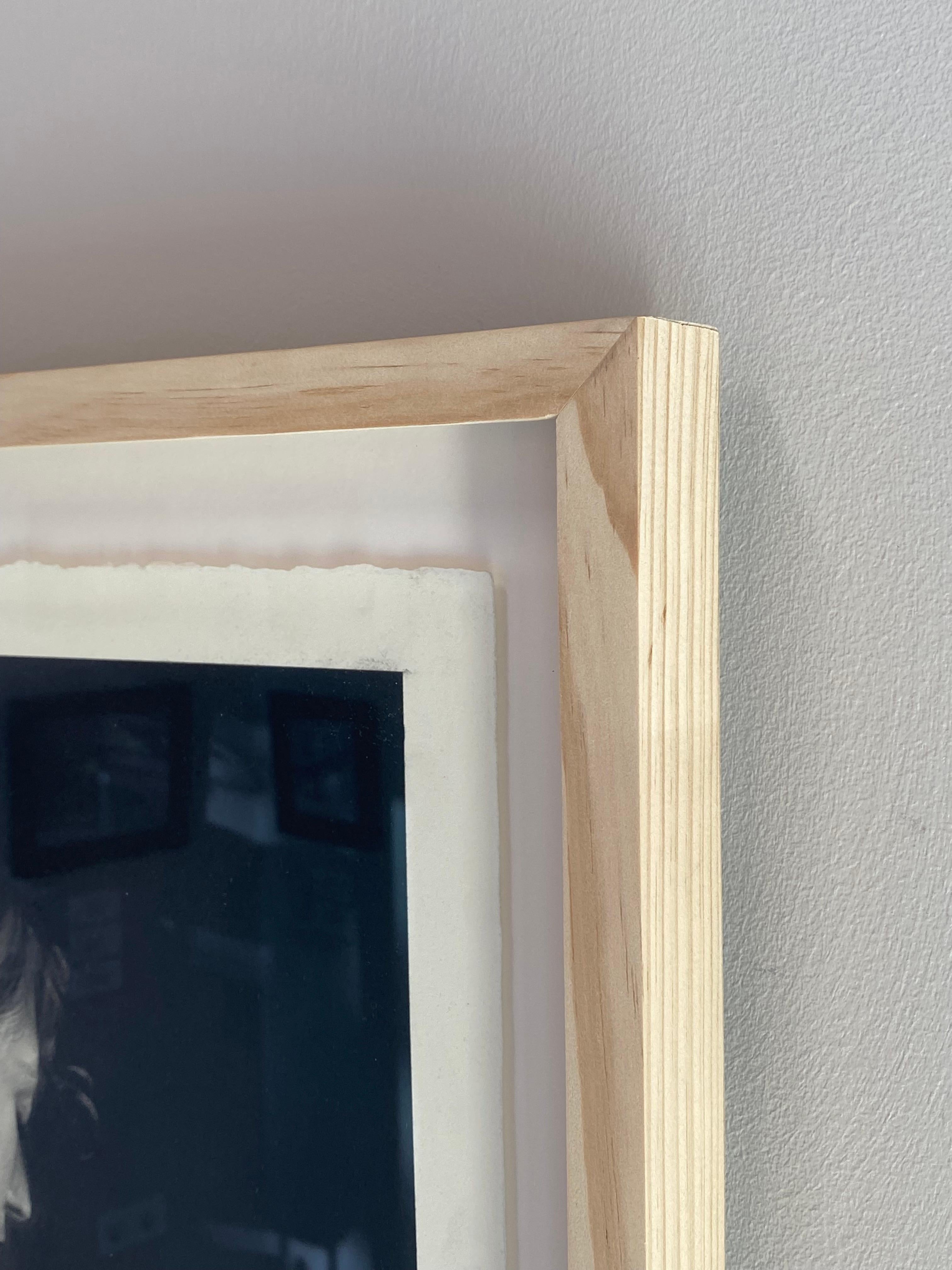 Einstimmung - Zeitgenössische Kohlezeichnung eines Mädchens aus dem 21. im Angebot 7