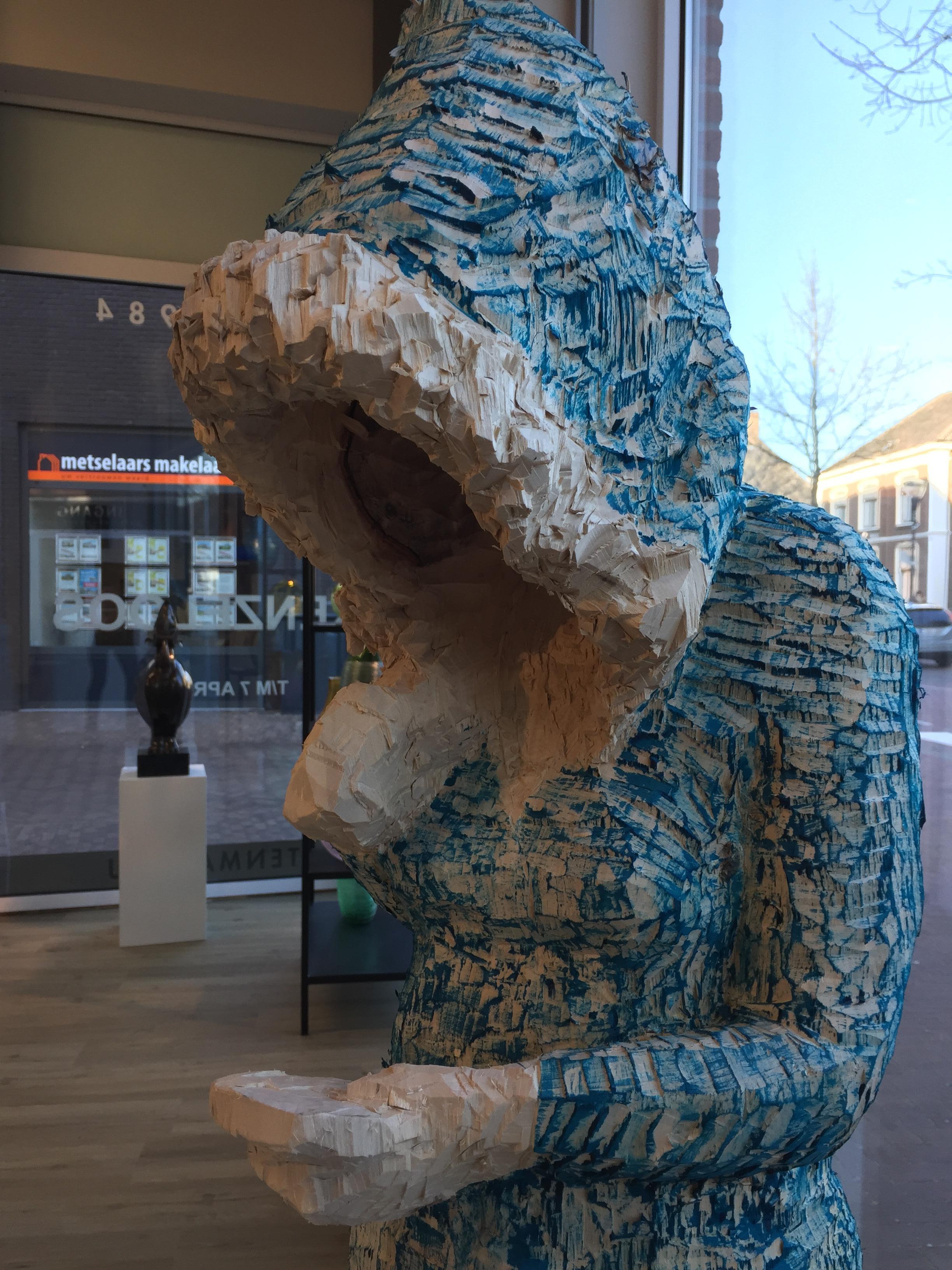 This girl, with a backpack and a hoody, watches, like most girls constantly do, her iPhone. The artist called the sculpture 'contact'. Everything in the way the sculpture is composed tells you that 'real contact' is not possible. It is a remarkable
