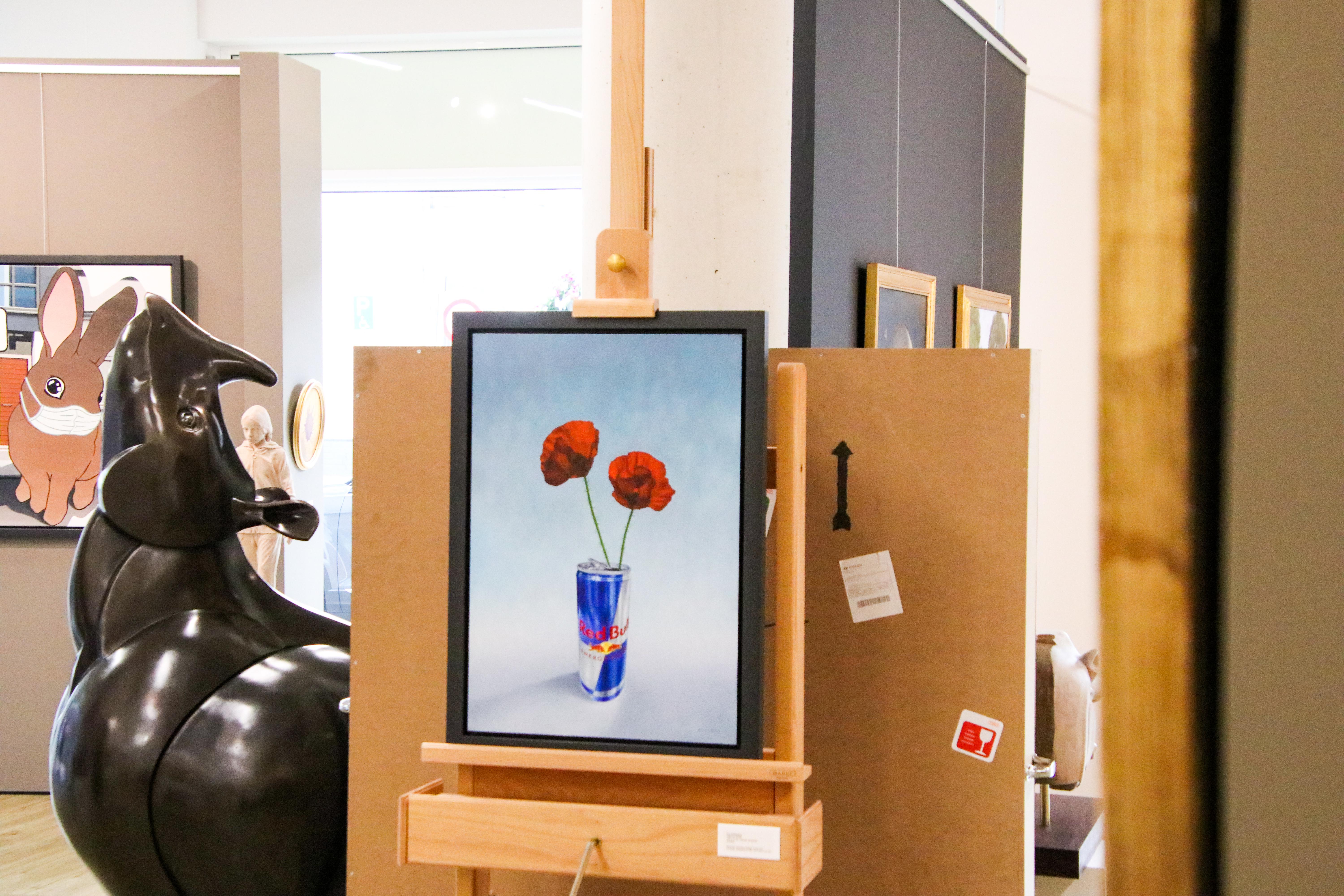 Poppy versus Red Bull - 21st Century Contemporary Still-Life by Dutch JP Marsman 4