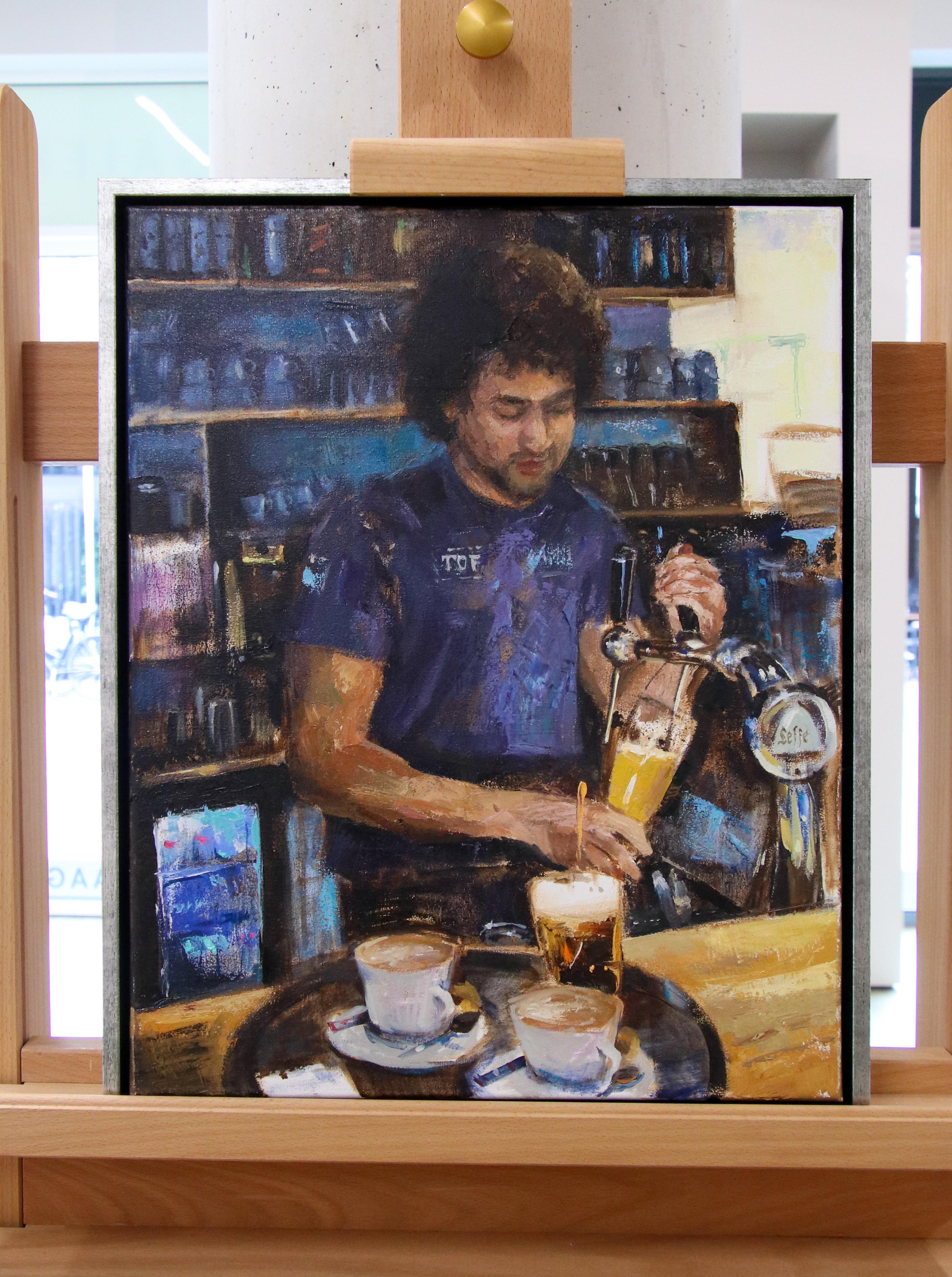 Cheers - Zeitgenössisches Ölgemälde des 21. Jahrhunderts mit einem Barkeeper, der ein Bier einschenkt – Painting von Erik van Elven