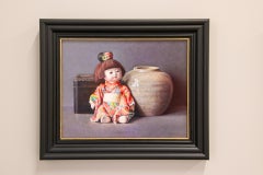 Ancienne poupée chinoise et vieille jarre à gingembre - Nature morte à l'huile contemporaine du 21e siècle