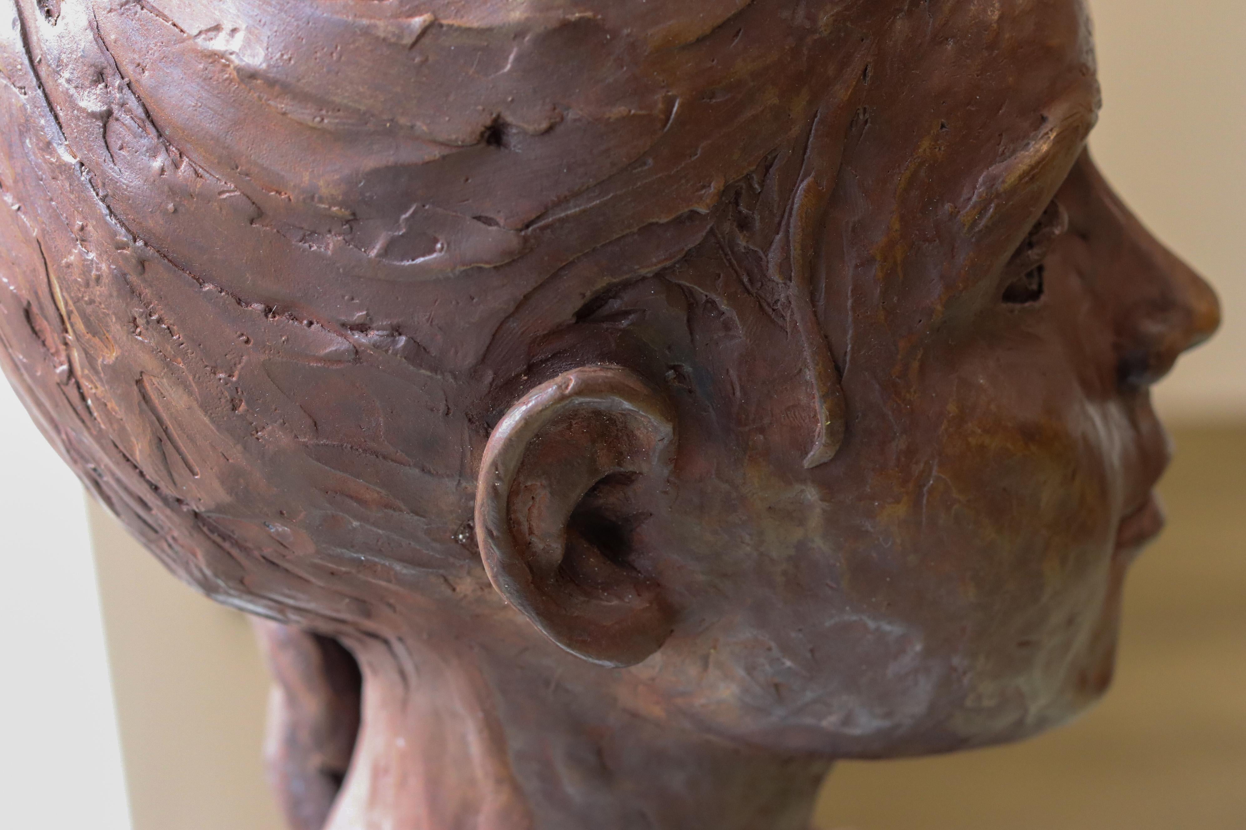 Jaya - Escultura Contemporánea Siglo XXI Busto de Bronce, Niña con el pelo trenzado en venta 3