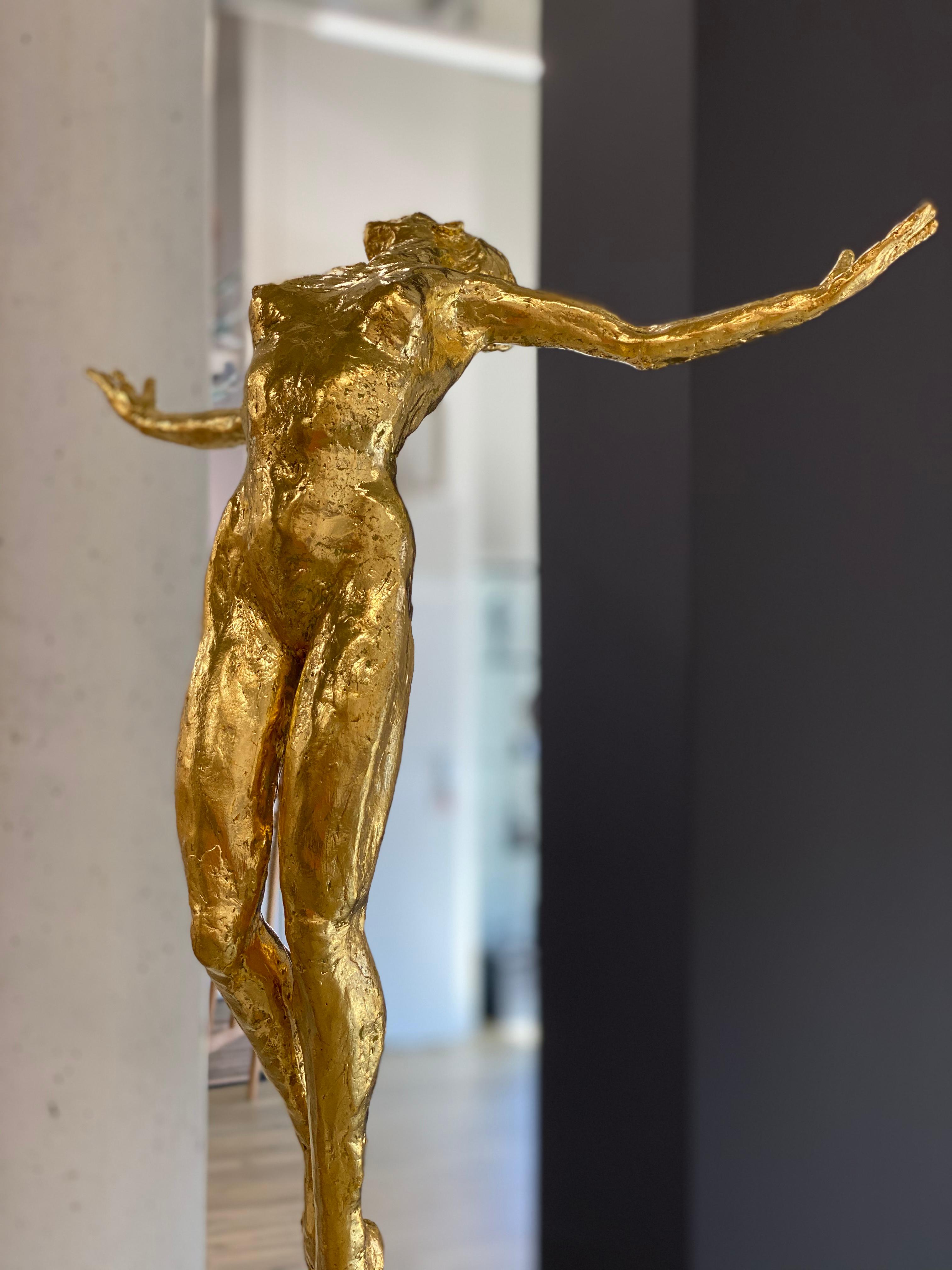 gold woman statue