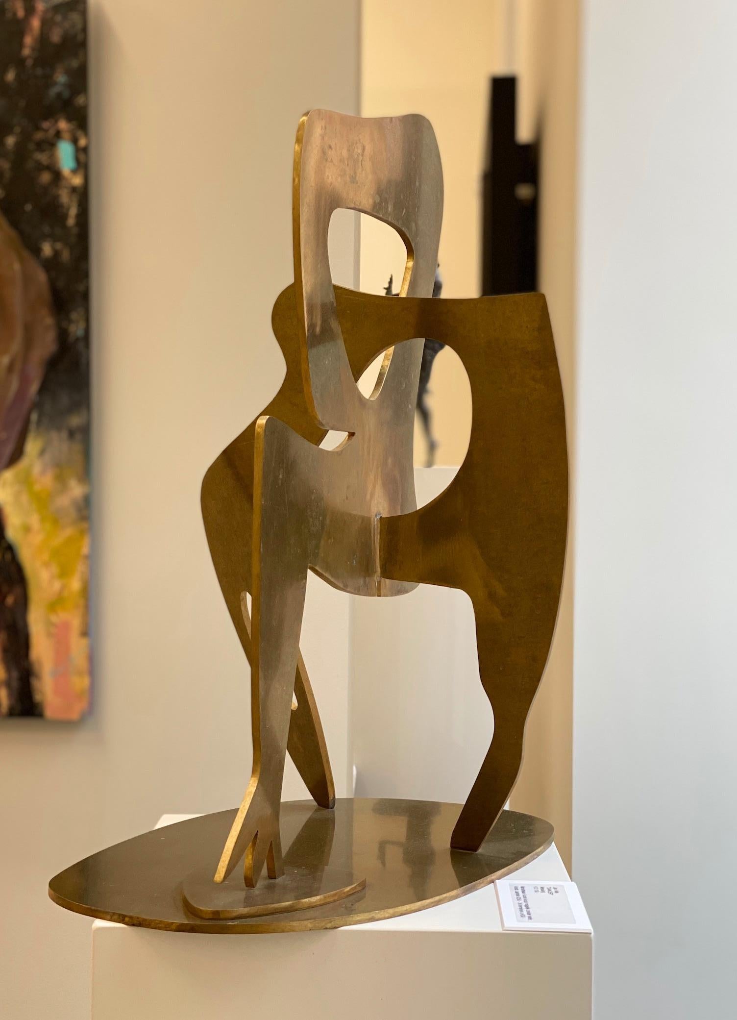 Danseuse - Sculpture contemporaine en laiton du 21e siècle - Marron Abstract Sculpture par Jan Wils
