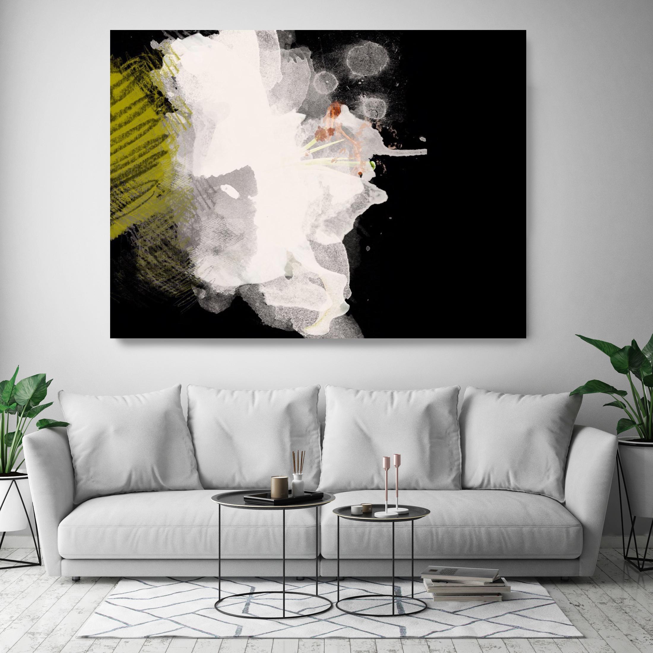 Weißes und schwarzes geblümtes Gemälde, von Hand verschönert, Giclee auf Leinwand, 40 H x 60 B – Painting von Irena Orlov