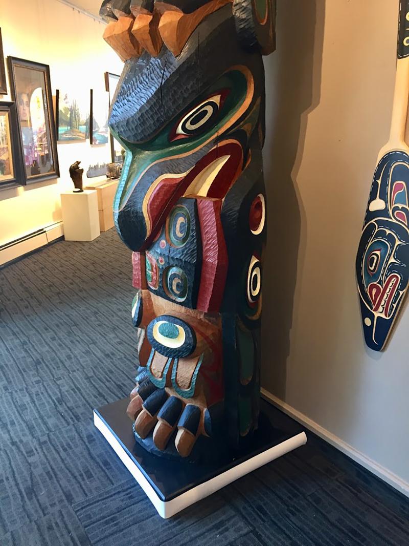 Original cedar totem pole by Tom Hunt  TWO RAVENS For Sale 3
