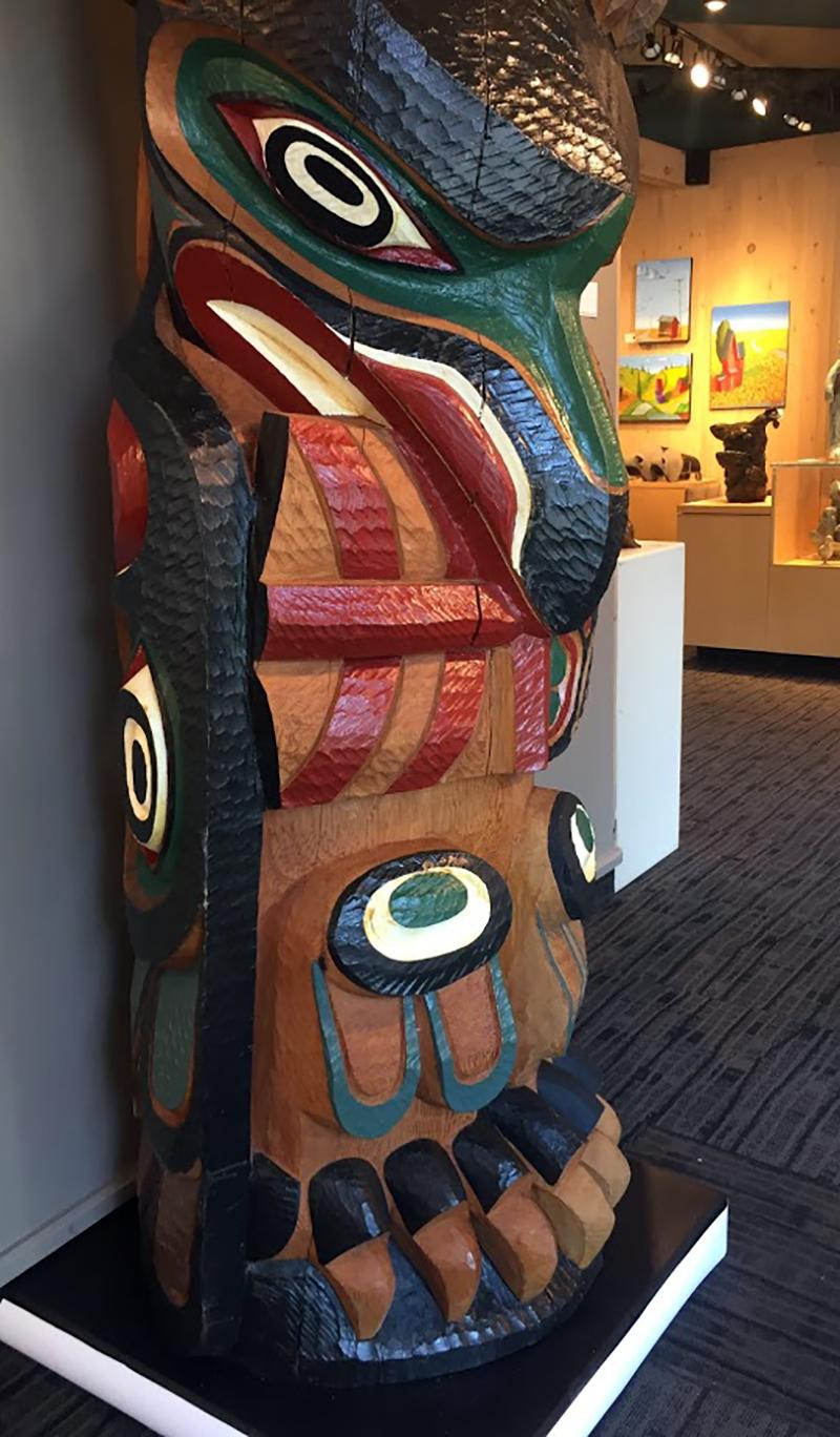 Original cedar totem pole by Tom Hunt  TWO RAVENS For Sale 4