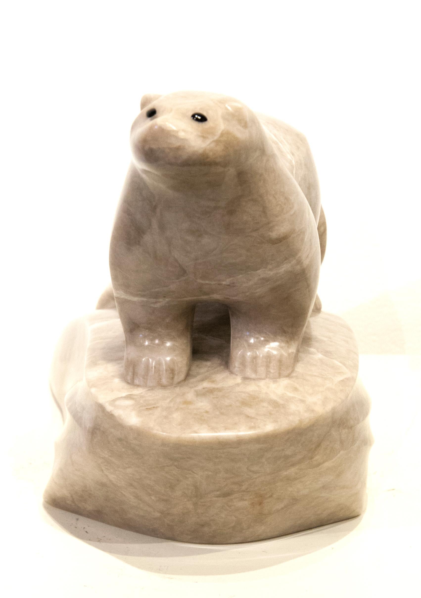 Sculpture d'origine en albâtre de David Riome  OTTER en vente 1