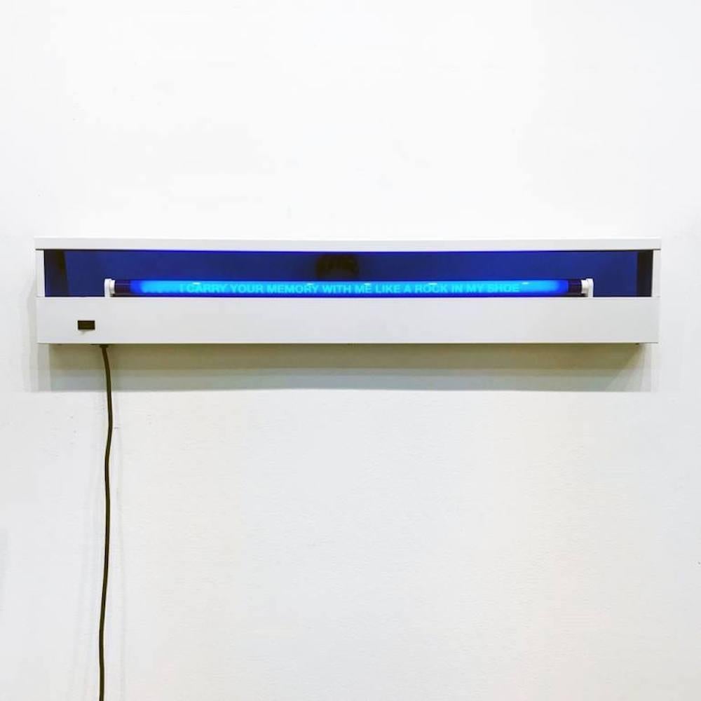 Neon, Schild, Blau, Licht, Schild, Farbe, LED, maßgefertigt, grafisch, Acryl  – Art von Christophe Classen 