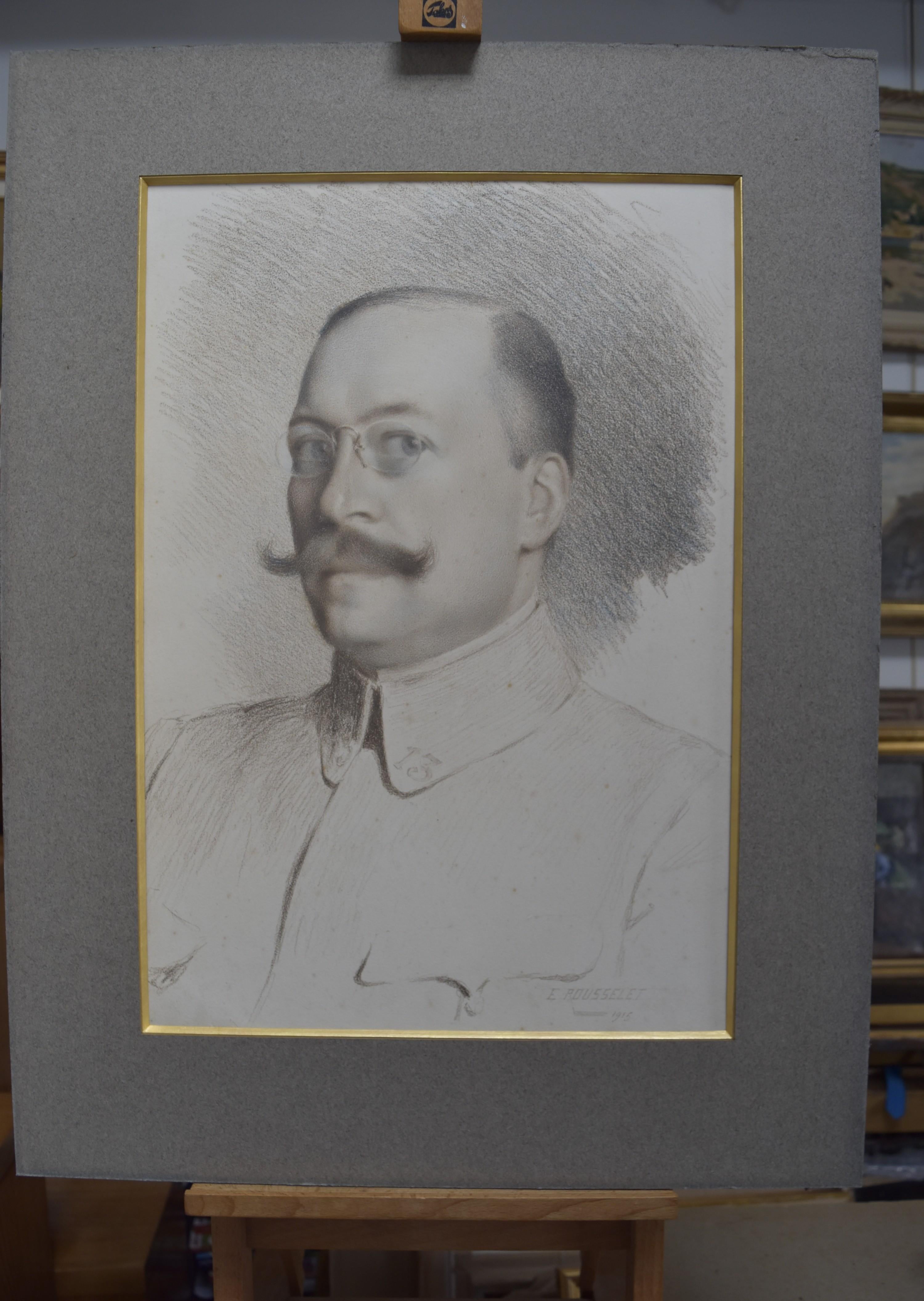 Portrait d'un officier, école française, 1915, crayon à cire sur papier - Art de Unknown