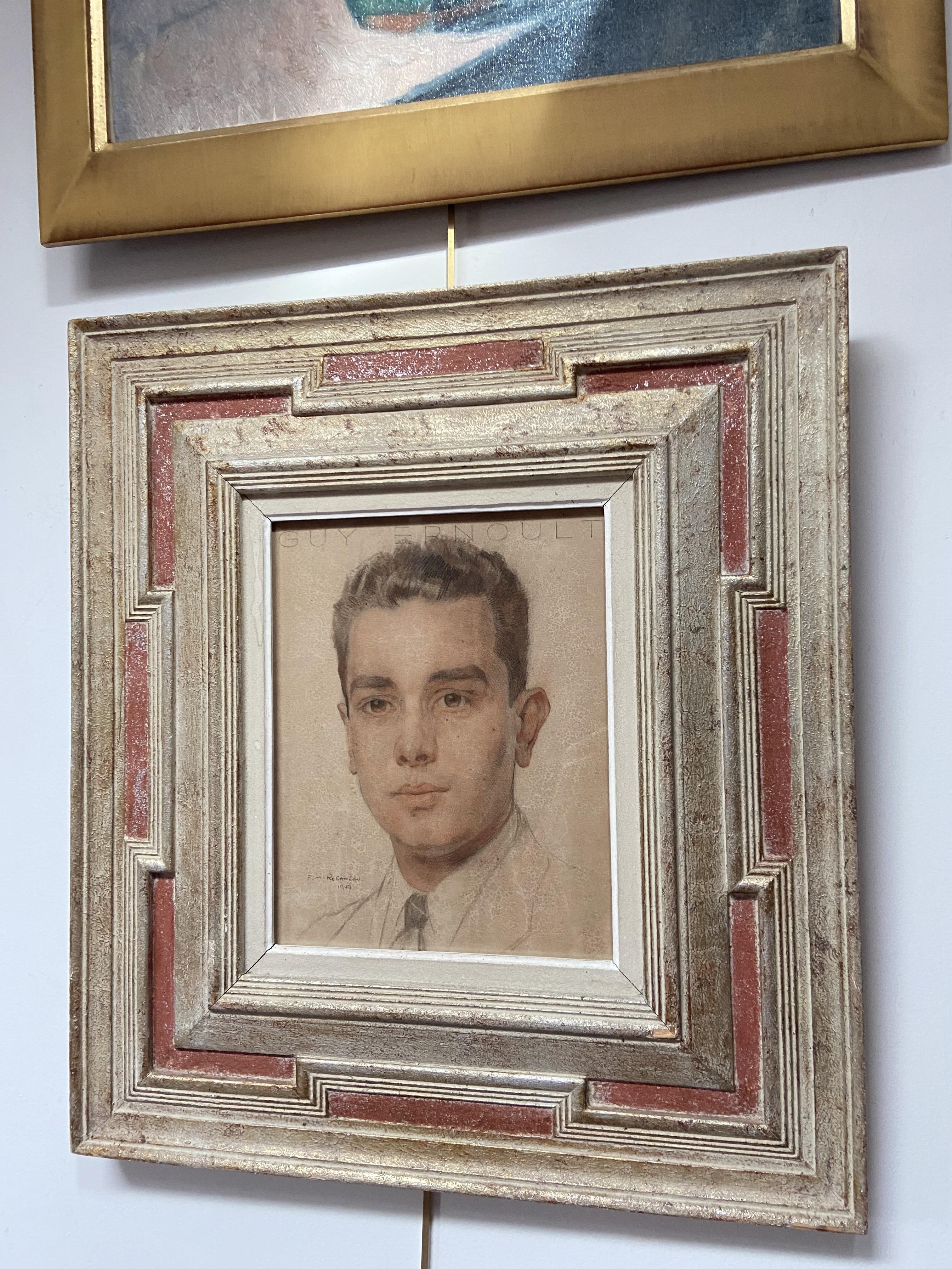François-Maurice Roganeau (1883-1973) 
Porträt eines jungen Mannes, 1947
signiert und datiert unten links
Oben betitelt Guy Ernoult (Name des Dargestellten)
27 x 22 cm
in einem schönen Rahmen : 50,5 x 45 cm (einige kleine