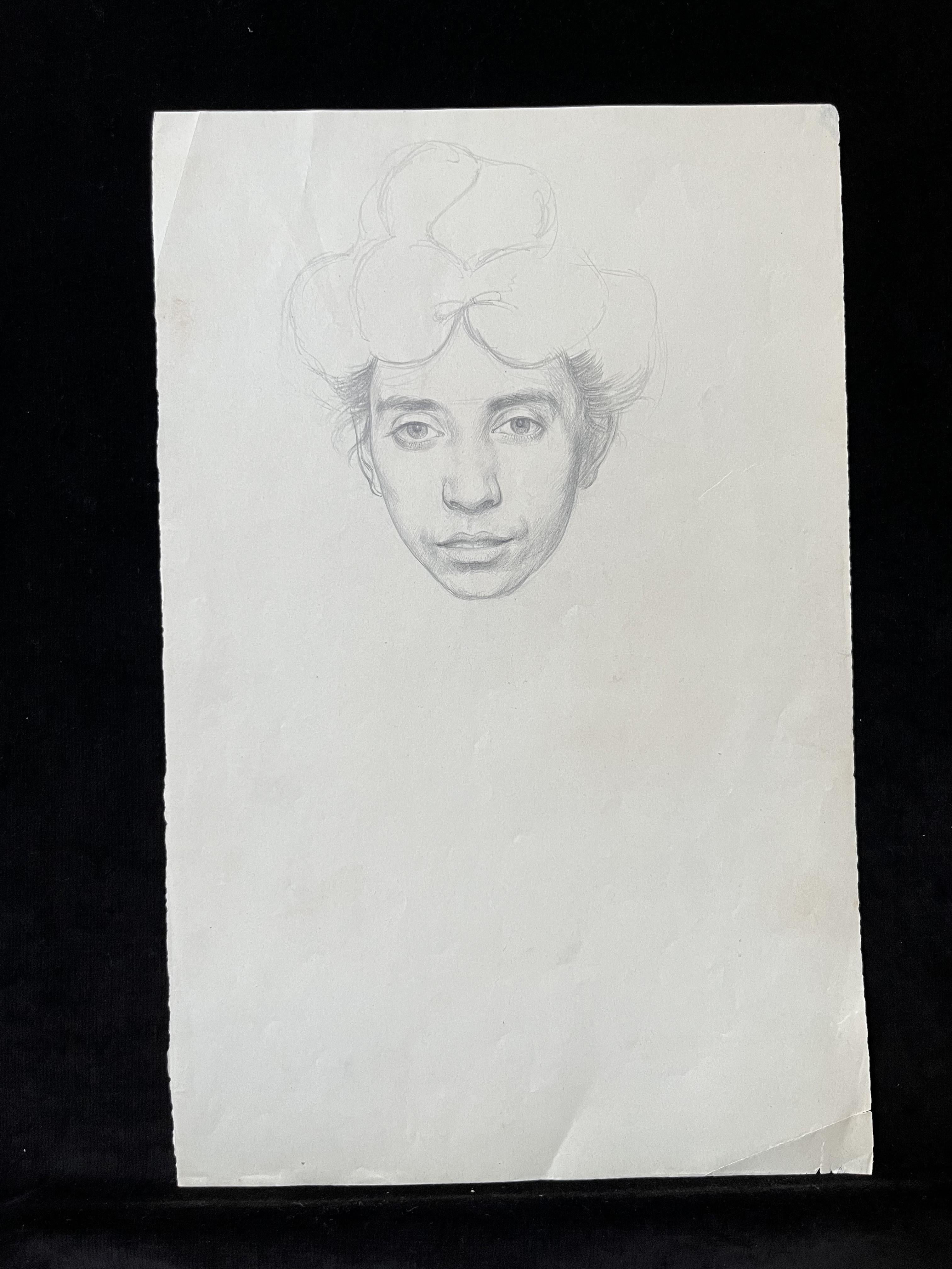 André Eugène Costilhes (1865-1940) Portrait d'une jeune femme, dessin en vente 4