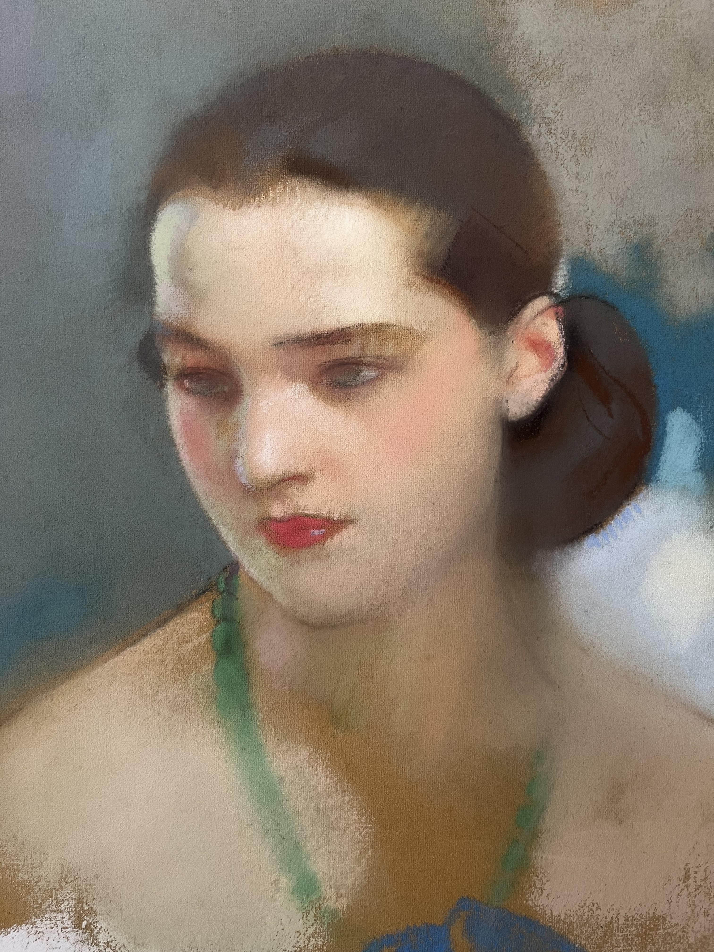 Lucien Victor Guirand de Scevola (1871-1950) Portrait d'une dame, pastel signé - Gris Figurative Art par Lucien-Victor Guirand de Scévola